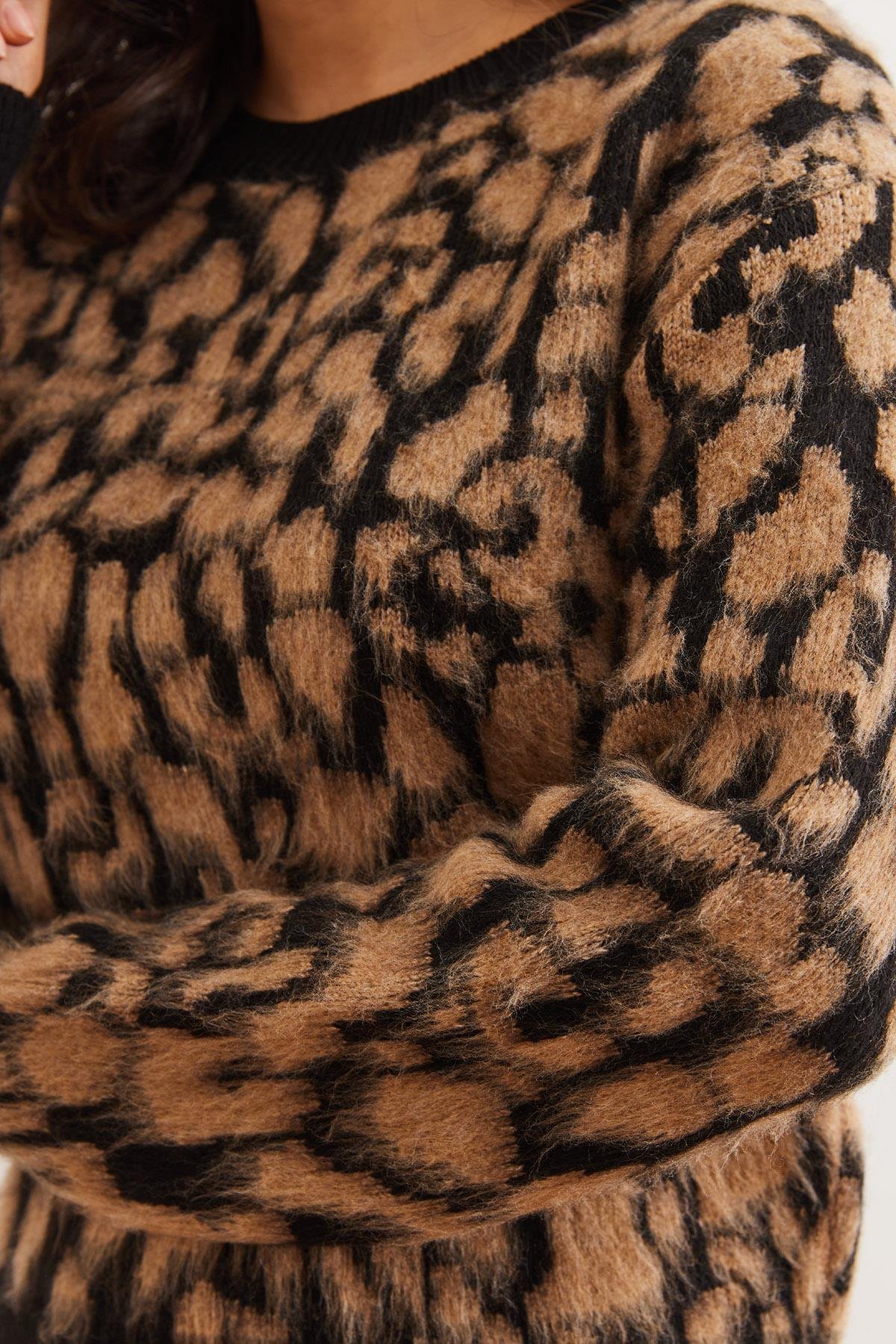 Leopar Desenli Şardonlu Triko Kazak Camel