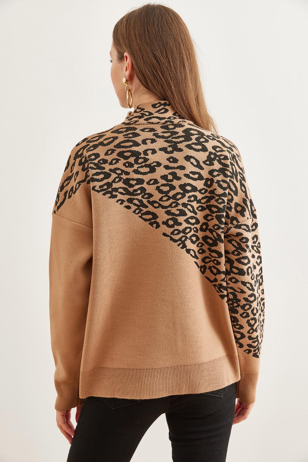Leopar Detaylı Bloklu Triko Kazak Taba