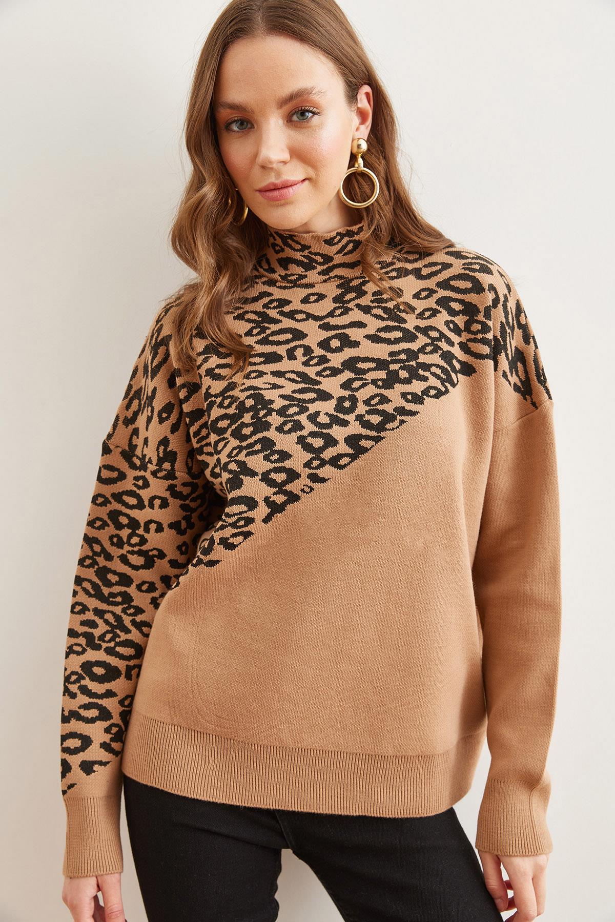 Leopar Detaylı Bloklu Triko Kazak Taba