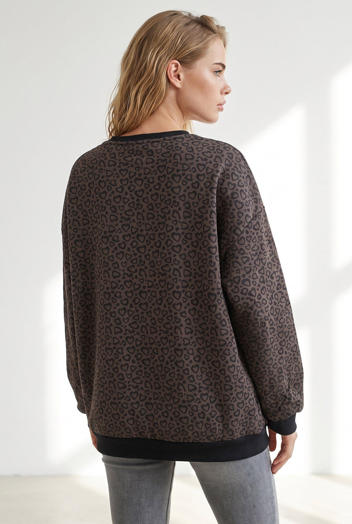 Leopar Kalp Nakışlı Şardonlu Sweatshirt Kahverengi
