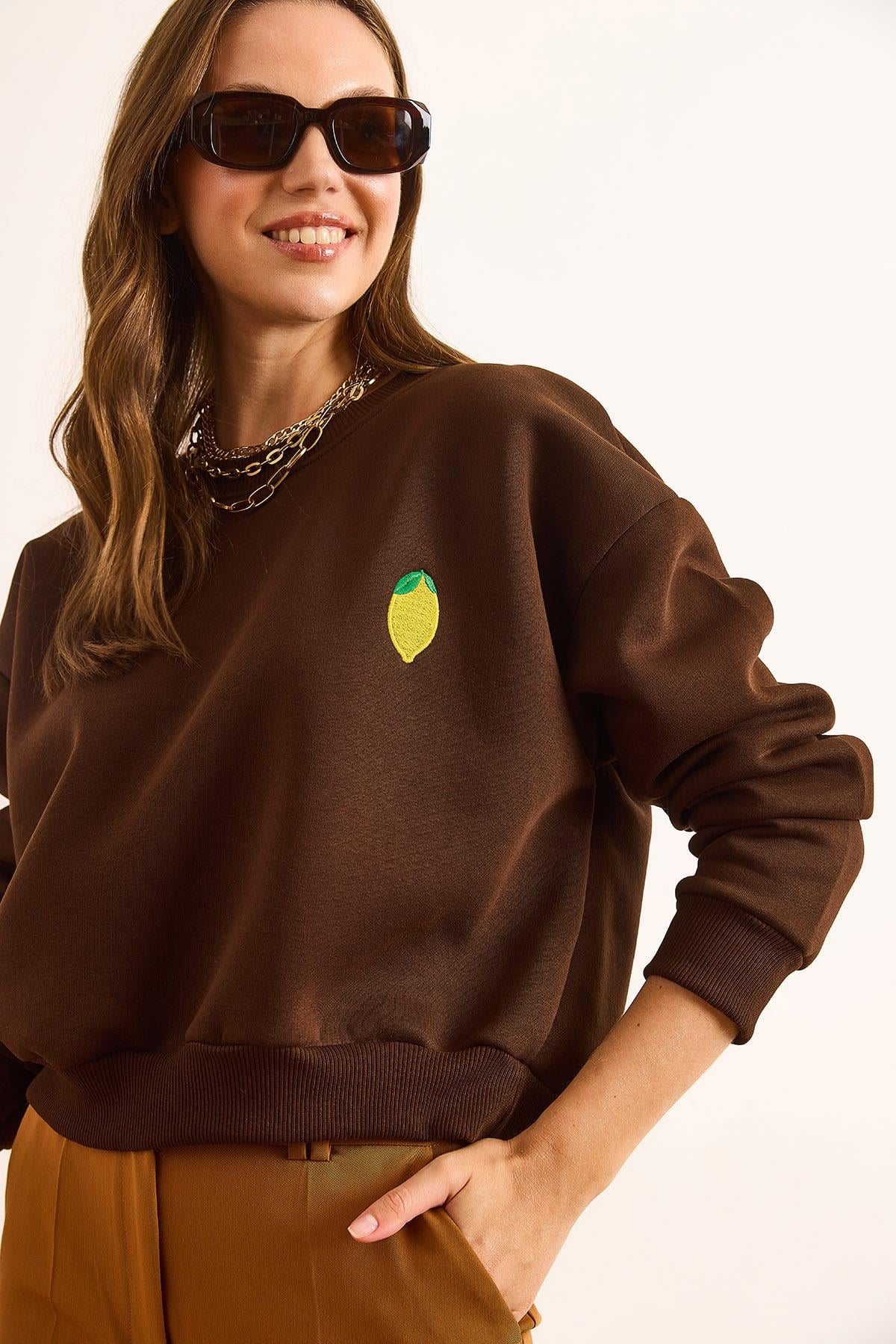 Limon Nakışlı İçi Polarlı Crop Kalın Sweatshirt Kahverengi