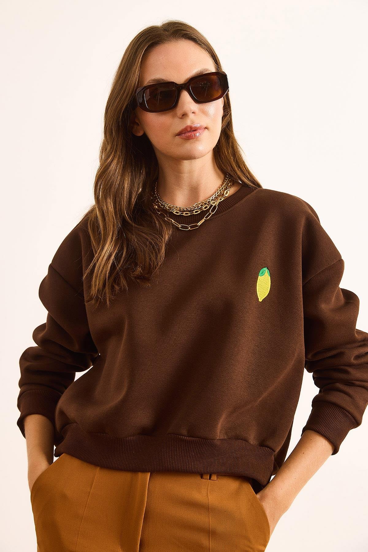 Limon Nakışlı İçi Polarlı Crop Kalın Sweatshirt Kahverengi