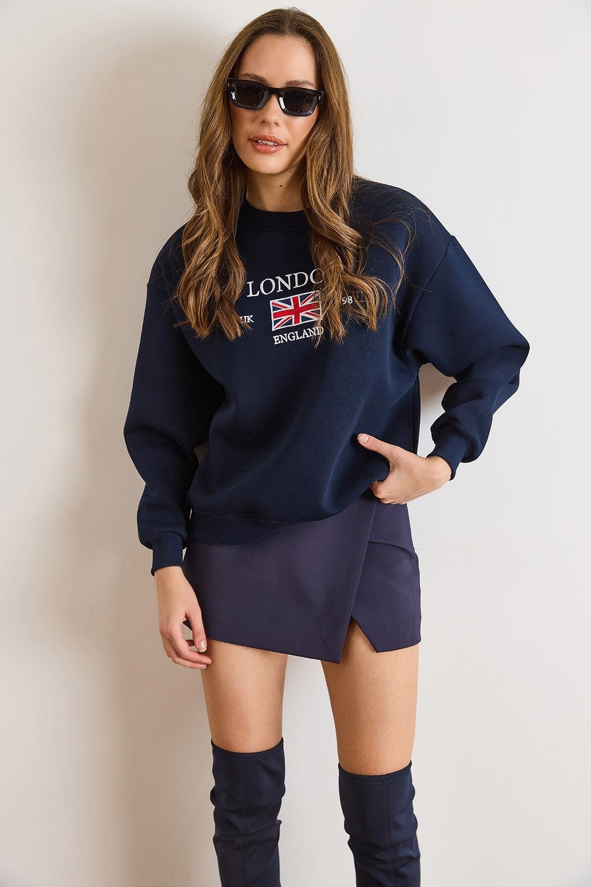 London Nakışlı Şardonlu Kalın Sweatshirt Lacivert