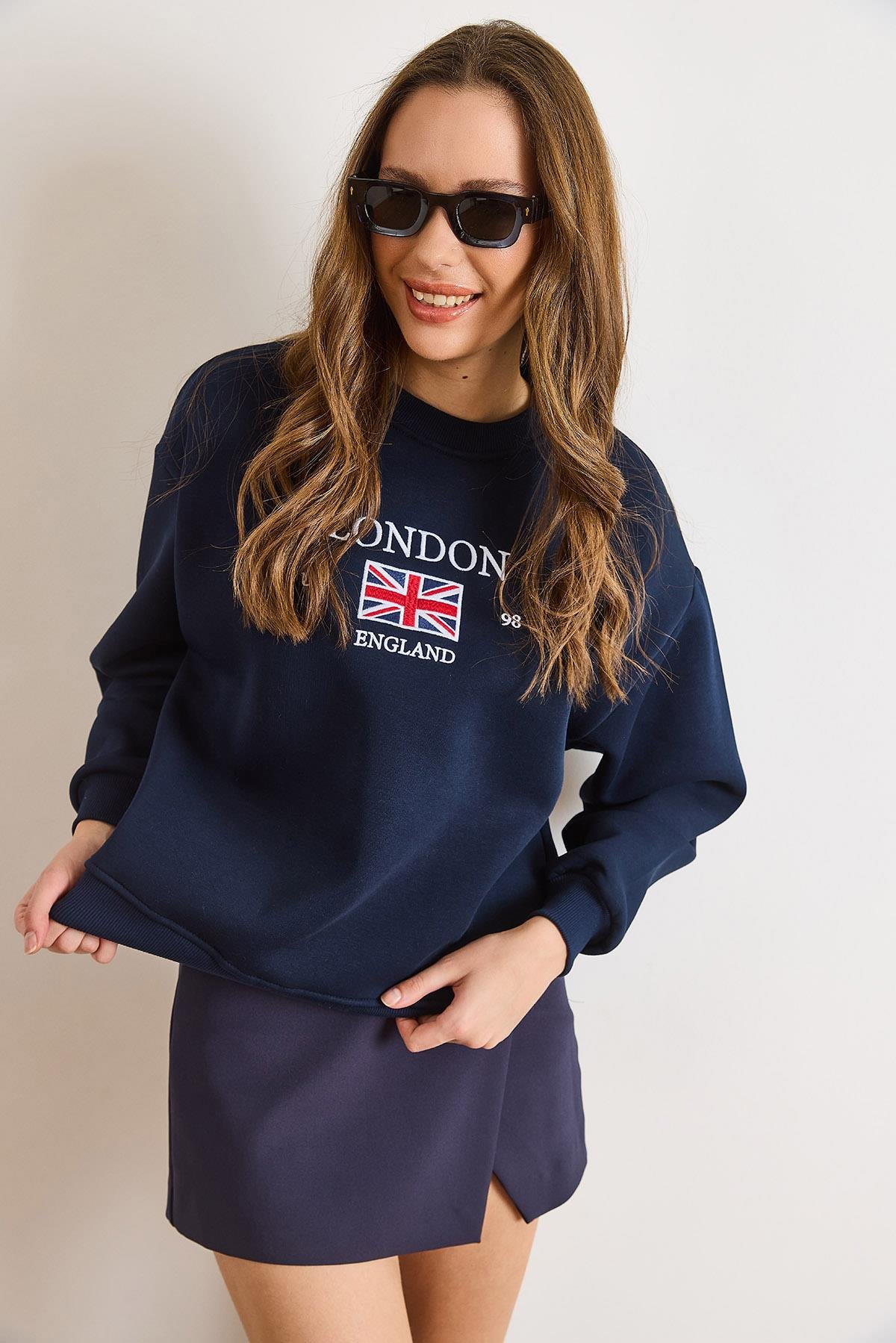 London Nakışlı Şardonlu Kalın Sweatshirt Lacivert