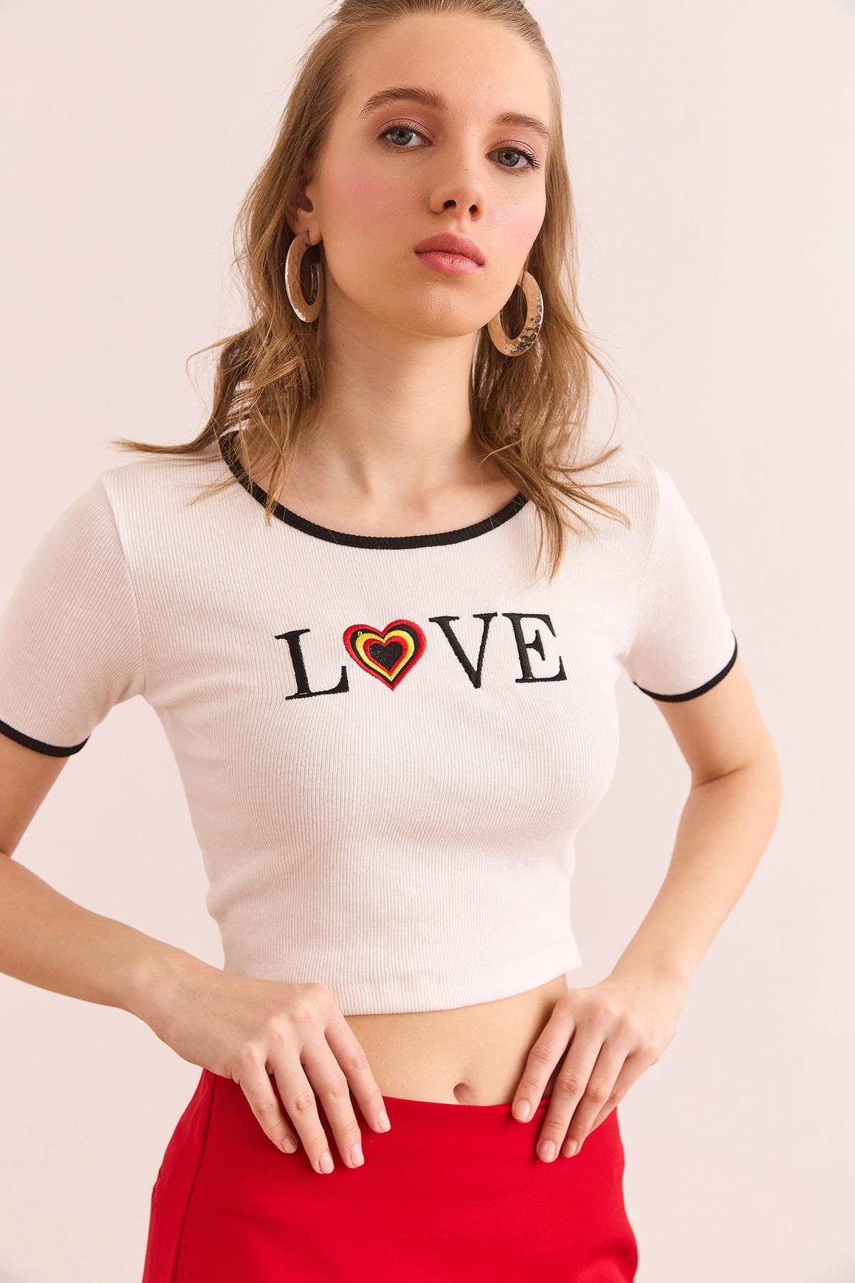 Love Nakışlı Crop Esnek Pamuk Bluz Beyaz