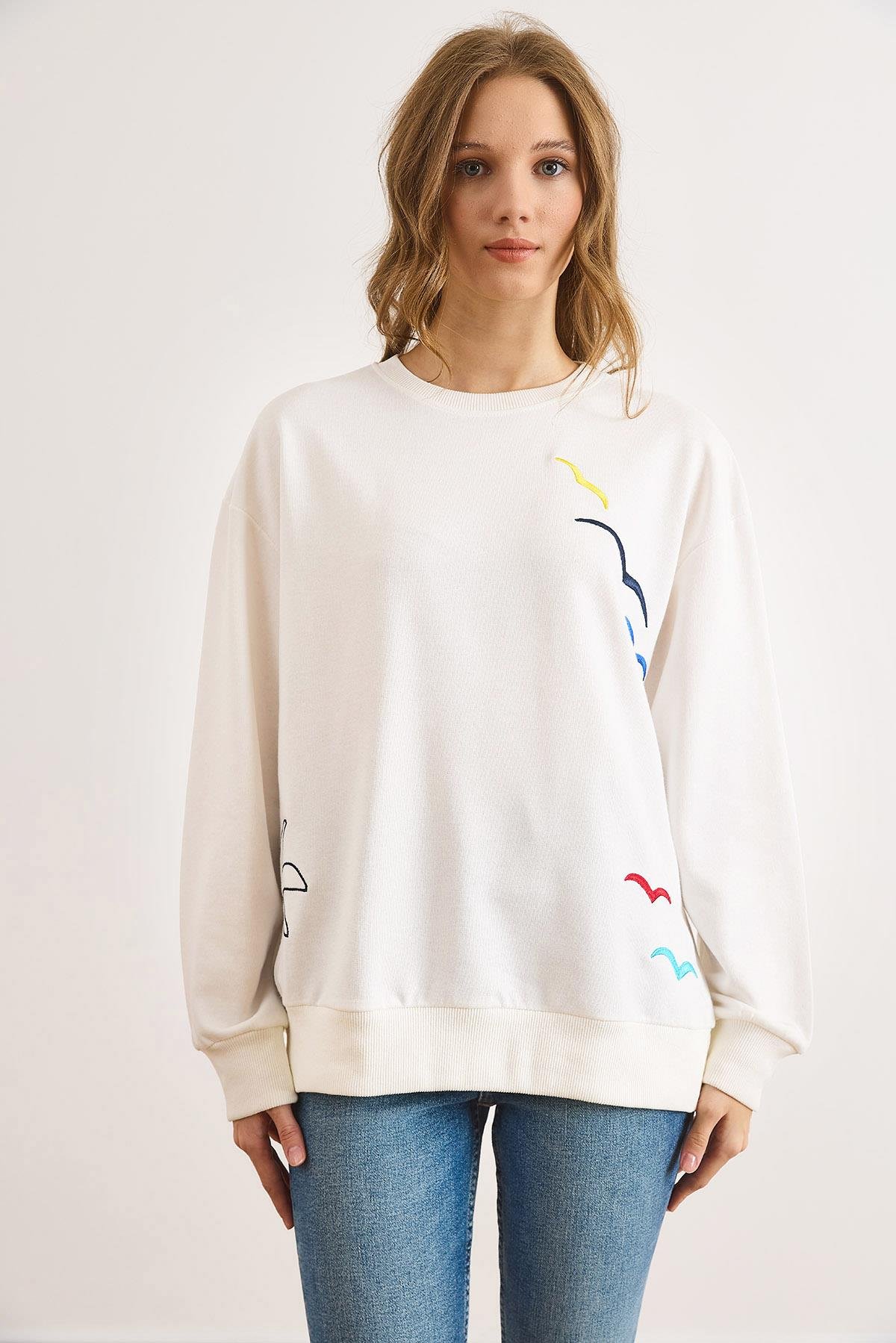 Martı Palmiye Nakışlı Şardonsuz Kalın Sweatshirt Beyaz