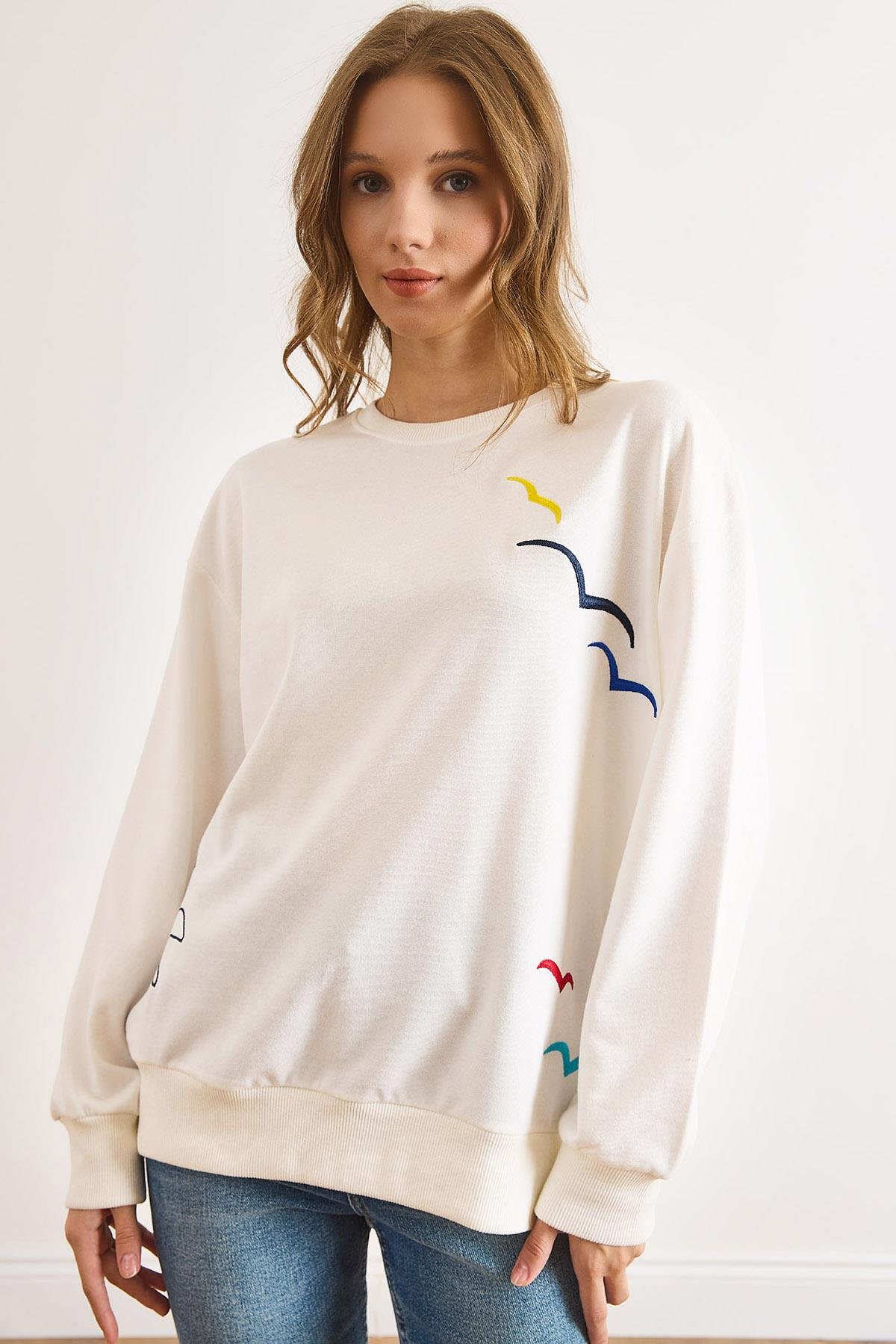 Martı Palmiye Nakışlı Şardonsuz Kalın Sweatshirt Beyaz