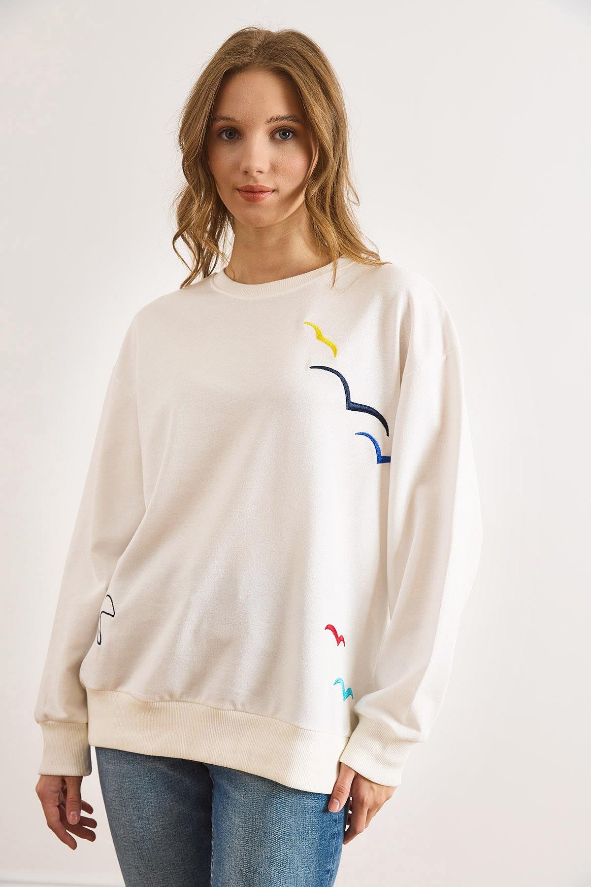 Martı Palmiye Nakışlı Şardonsuz Kalın Sweatshirt Beyaz