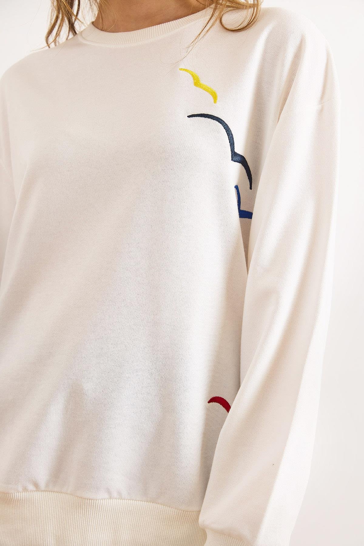 Martı Palmiye Nakışlı Şardonsuz Kalın Sweatshirt Beyaz