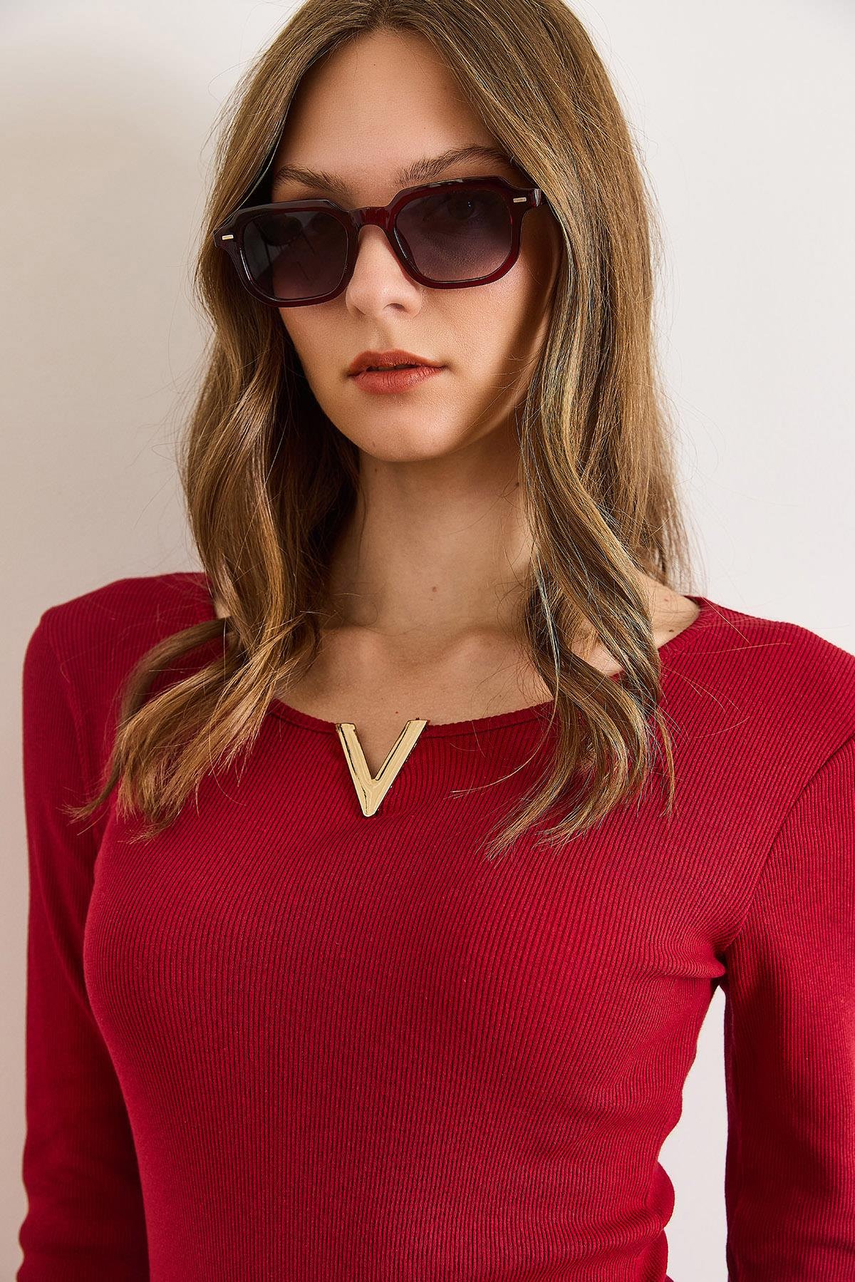 Metal V Detaylı Esnek Kaşkorse Bluz Bordo