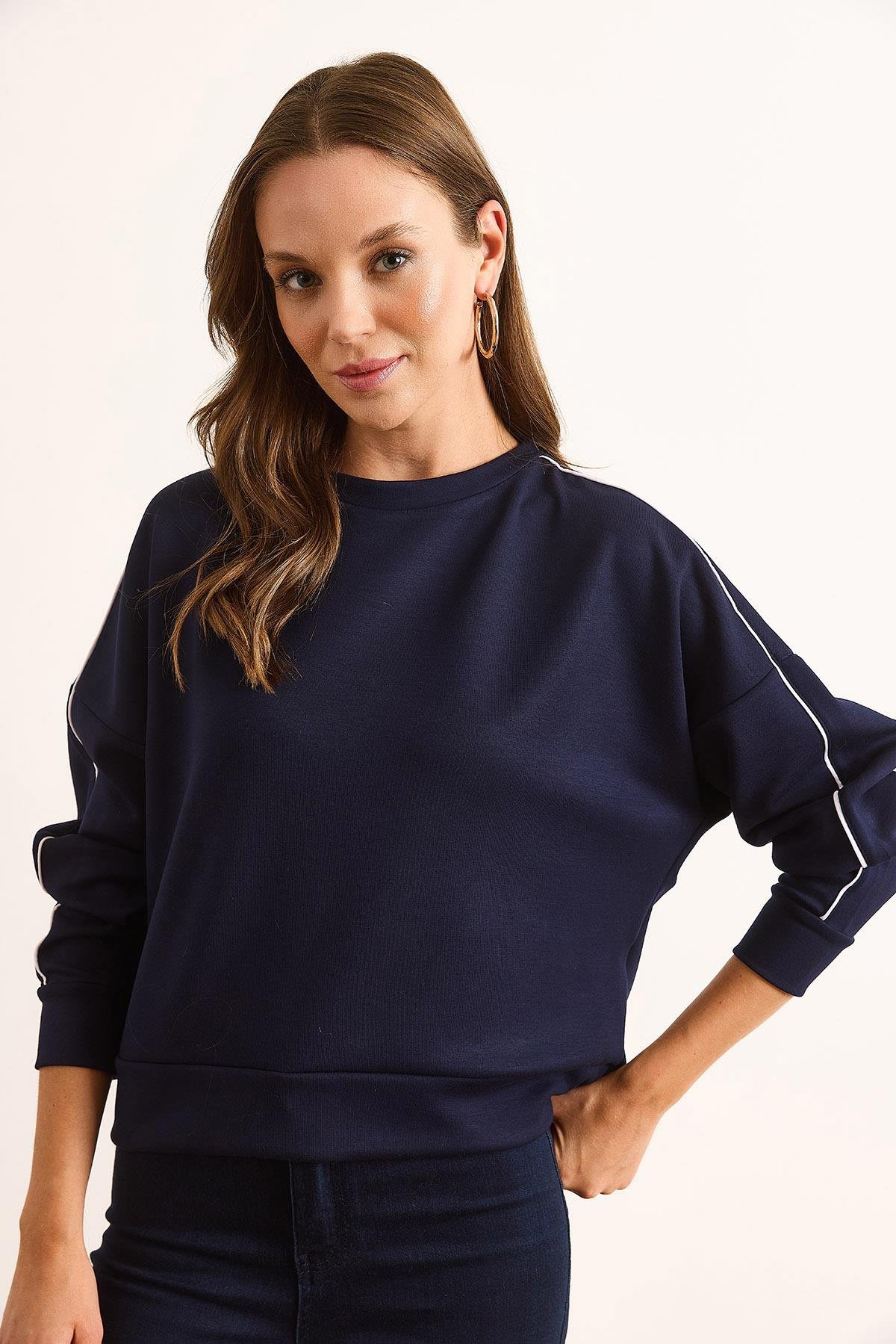Modal Biye Detaylı Yumuşak Dokulu Sweatshirt Lacivert