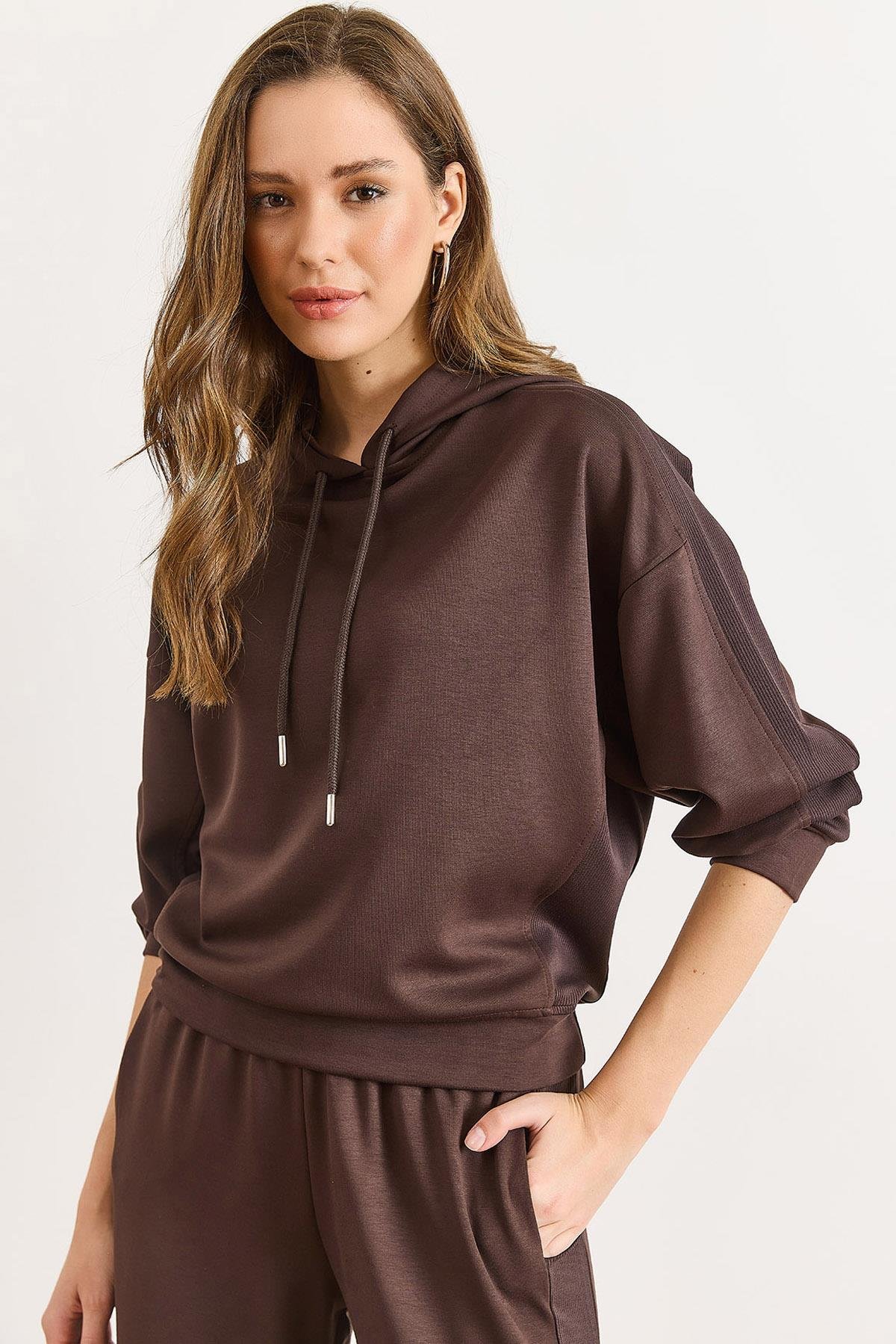 Modal Tuşeli Kapüşonlu Fitil Detaylı Dökümlü Sweatshirt Kahverengi