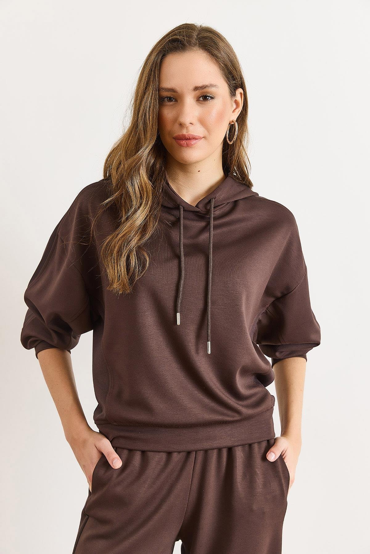 Modal Tuşeli Kapüşonlu Fitil Detaylı Dökümlü Sweatshirt Kahverengi