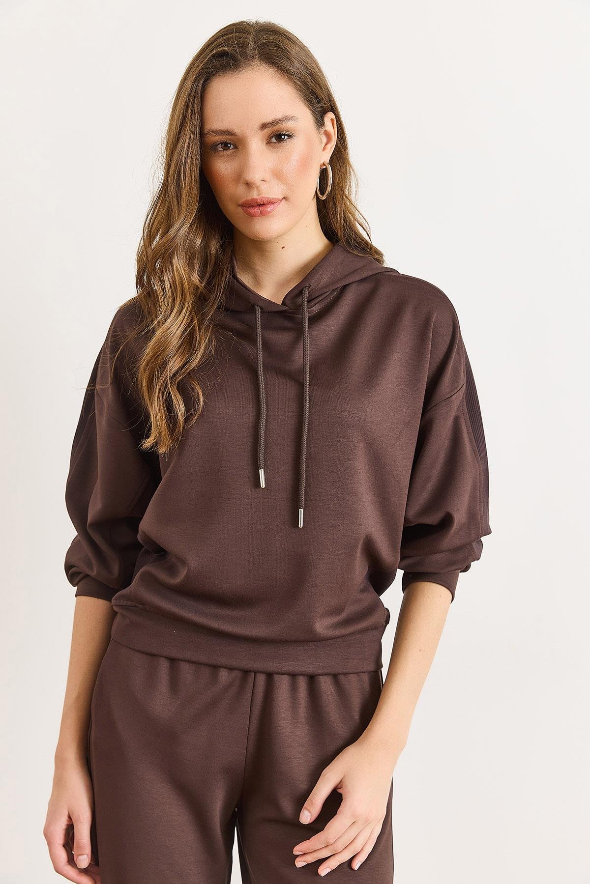 Modal Tuşeli Kapüşonlu Fitil Detaylı Dökümlü Sweatshirt Kahverengi