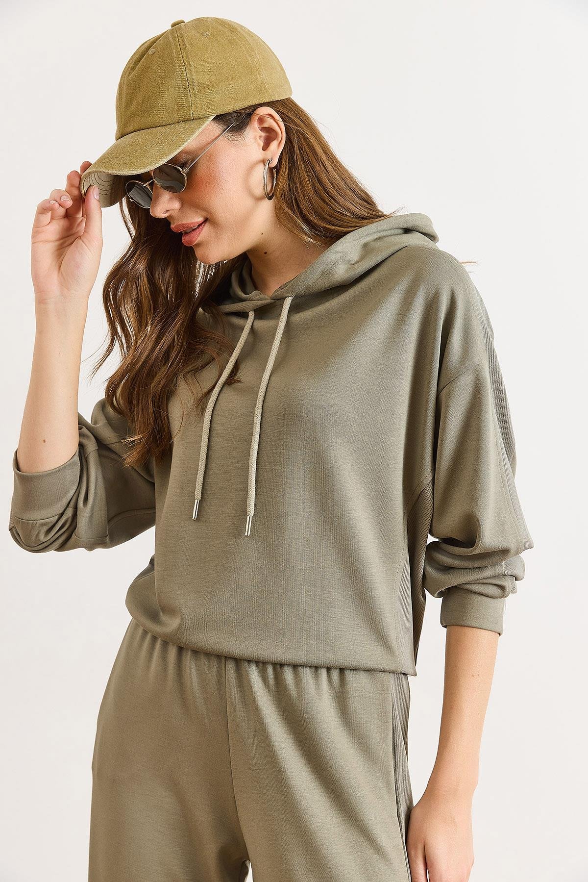 Modal Tuşeli Kapüşonlu Fitil Detaylı Dökümlü Sweatshirt Çağla Yeşili