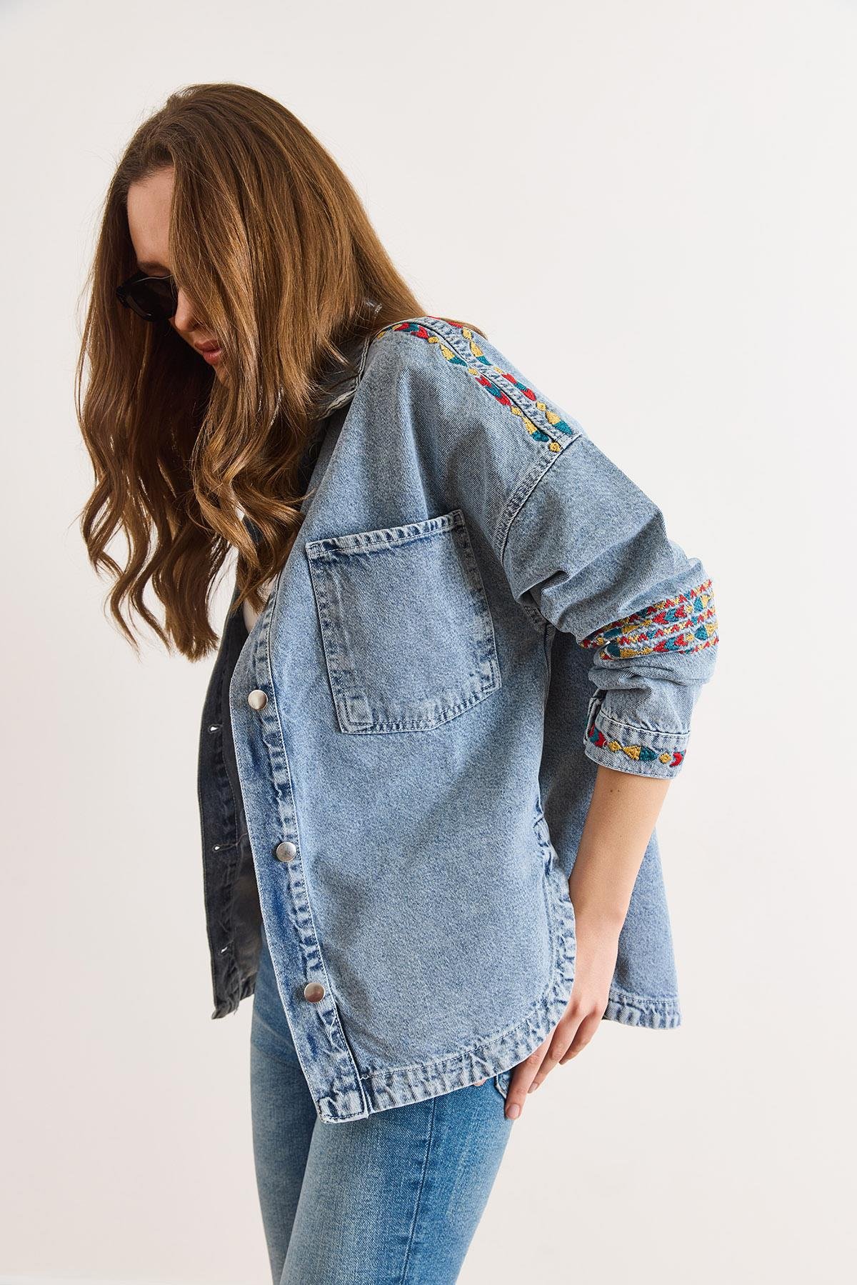 Nakış Detaylı Kalın Denim Ceket Mavi