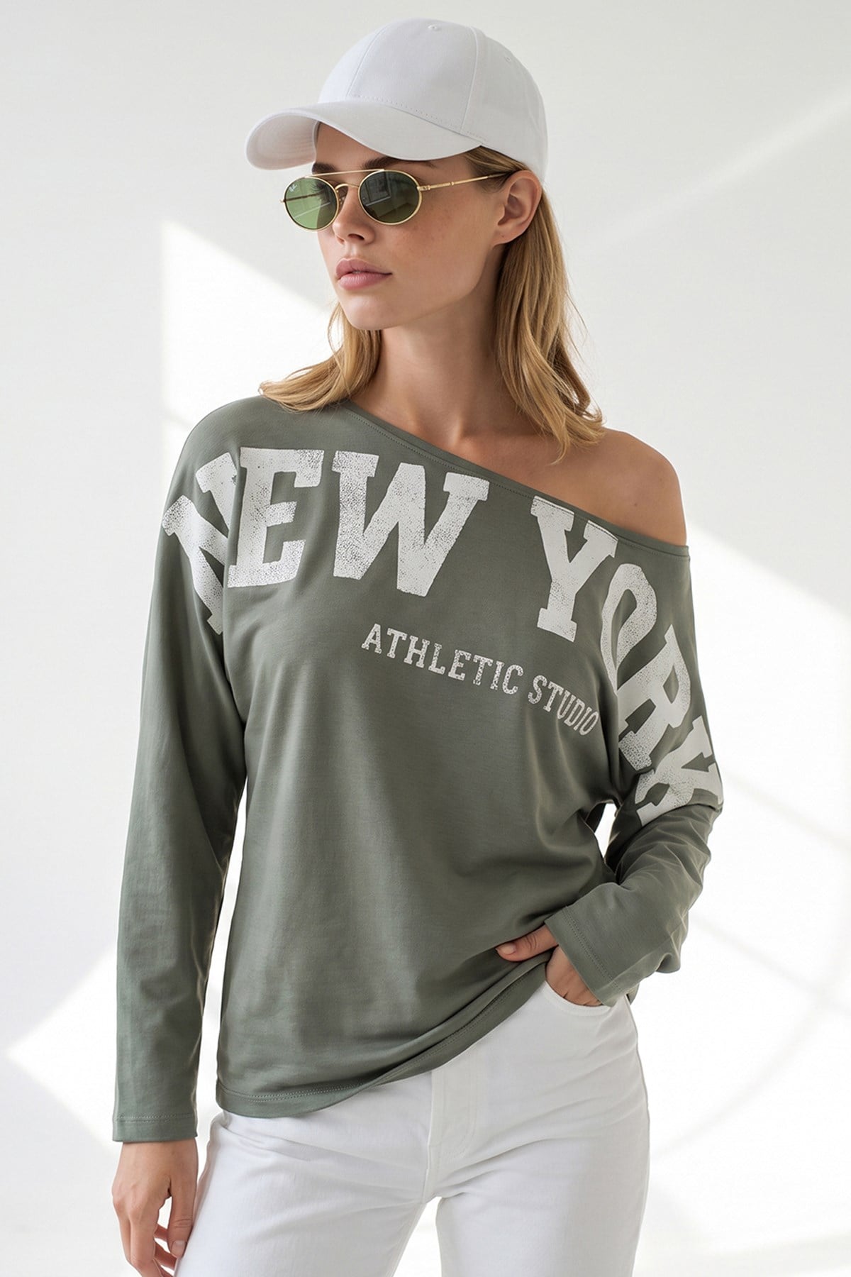 Newyork Baskılı Kayık Yaka Bluz Haki