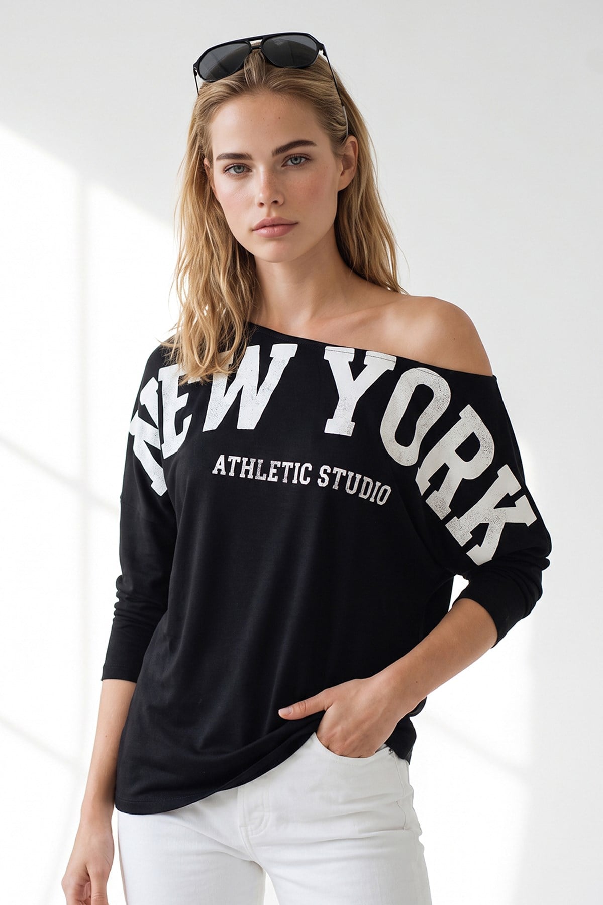 Newyork Baskılı Kayık Yaka Bluz Siyah