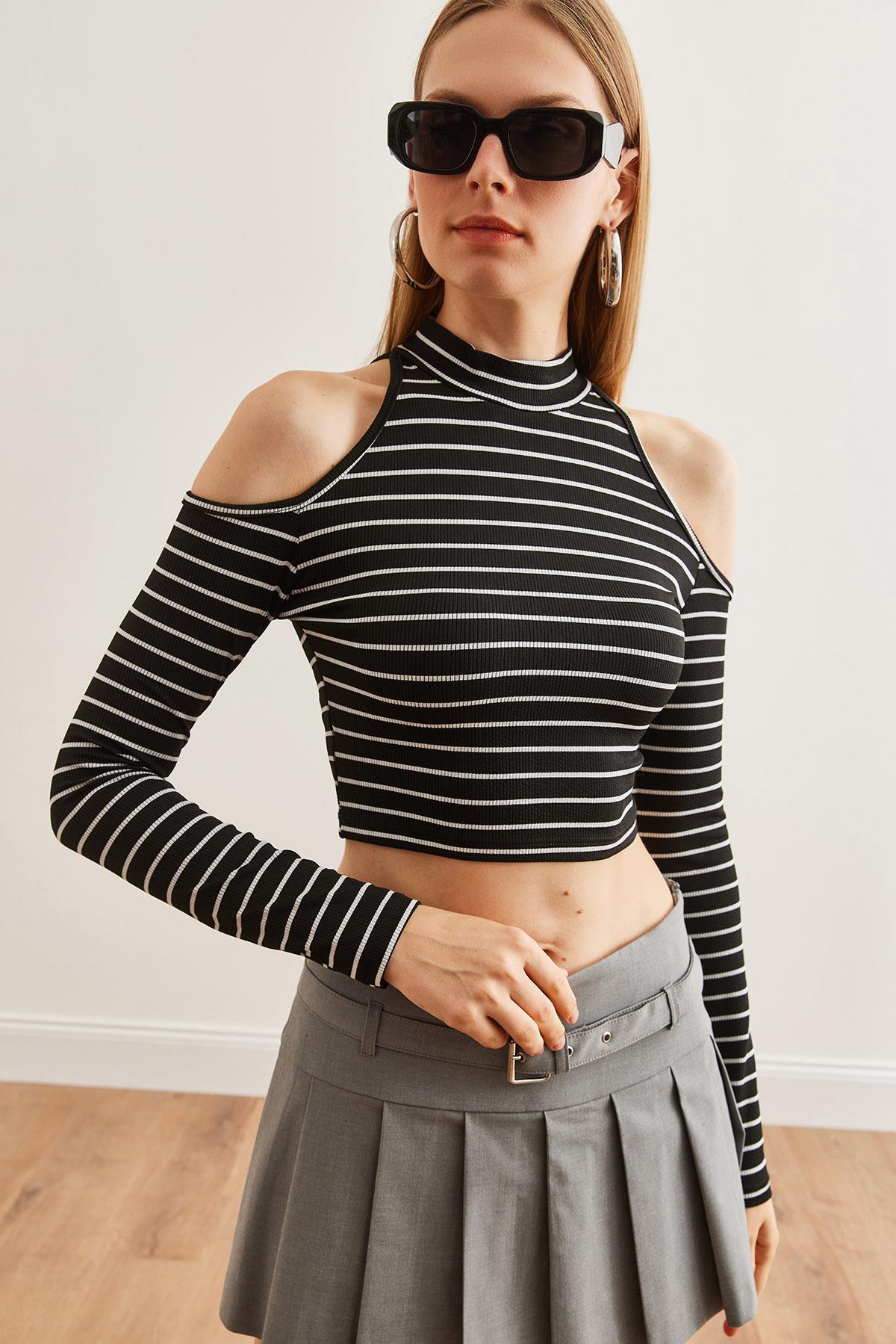 Omuz Dekolteli Burgu Crop Bluz Çizgili Siyah