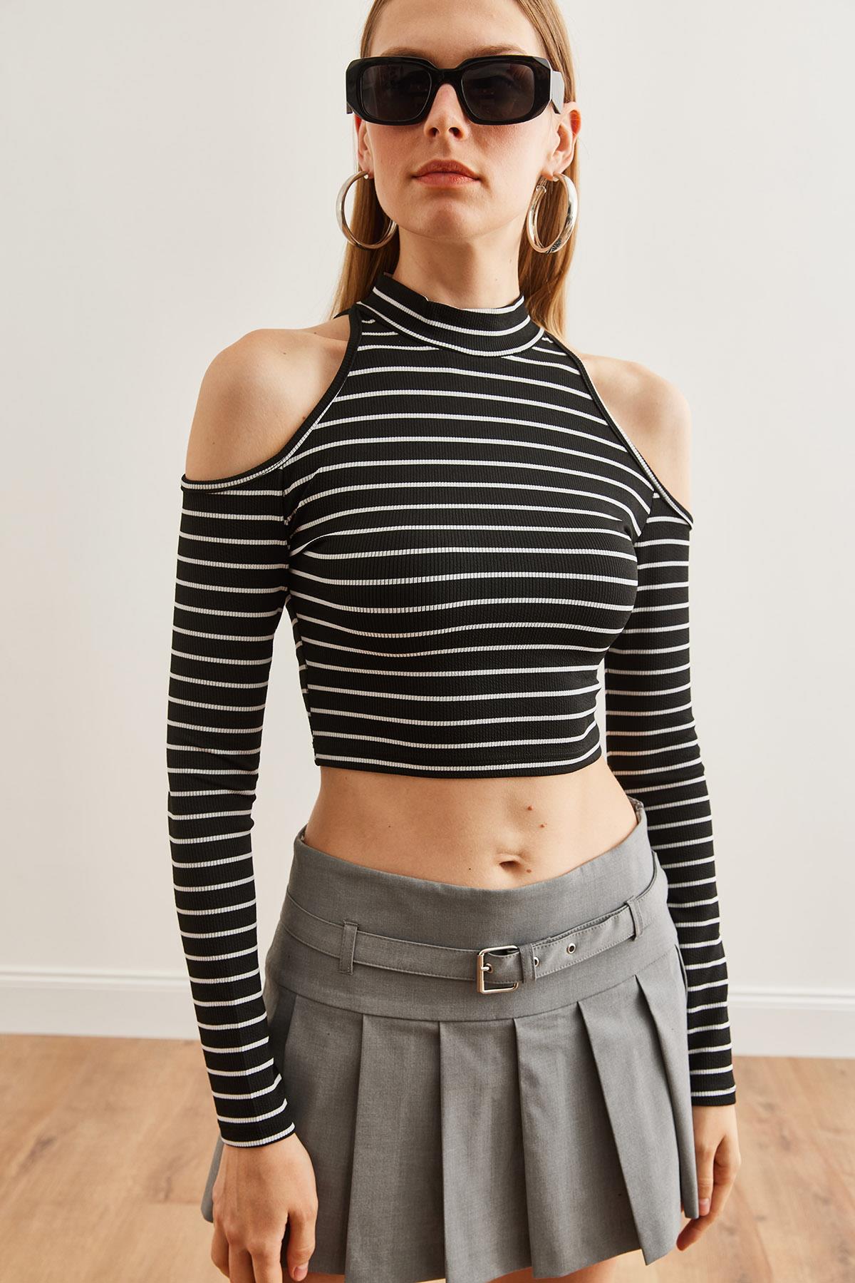 Omuz Dekolteli Burgu Crop Bluz Çizgili Siyah
