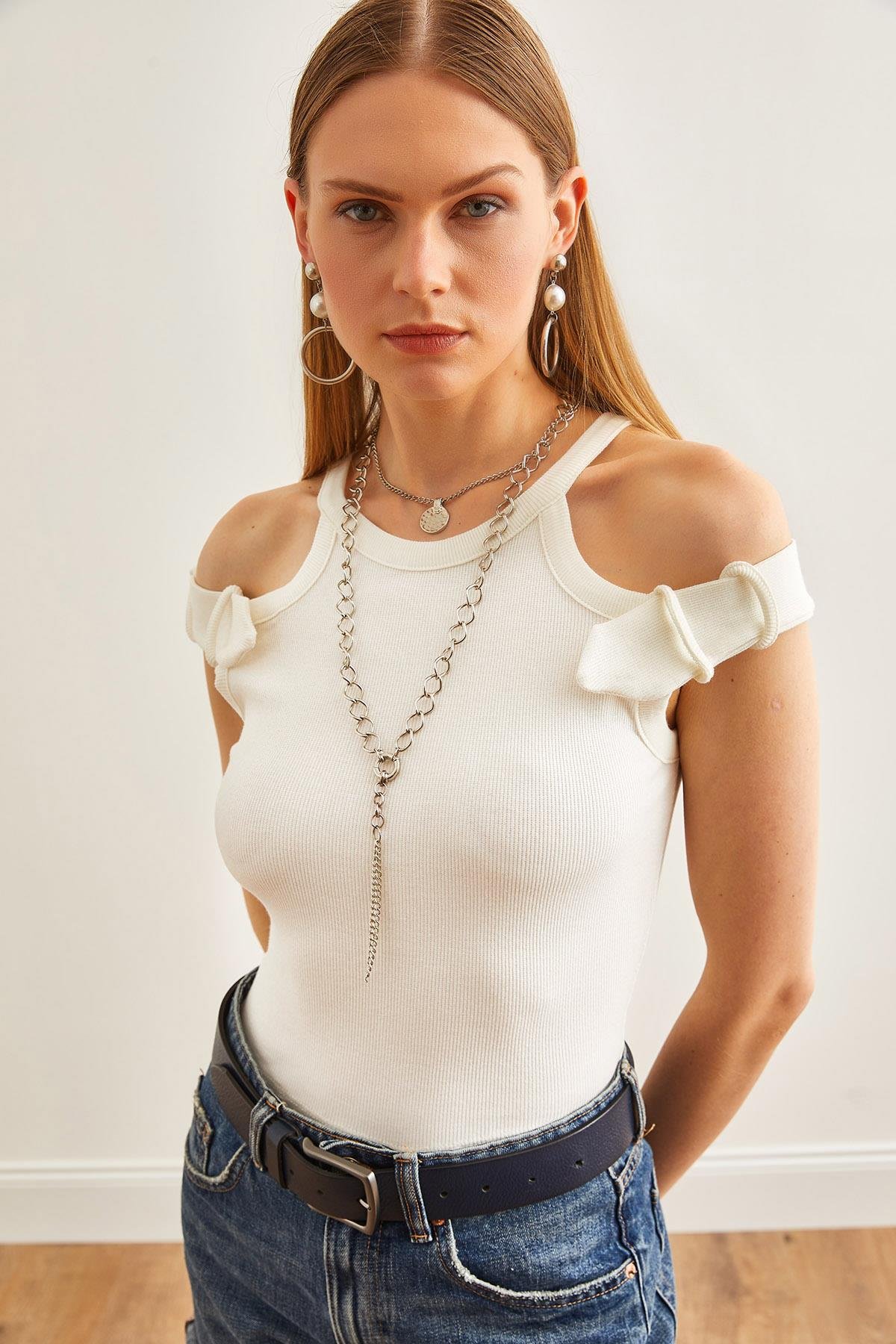 Omuz Detaylı Halter Yaka Crop Esnek Pamuk Bluz Ekru