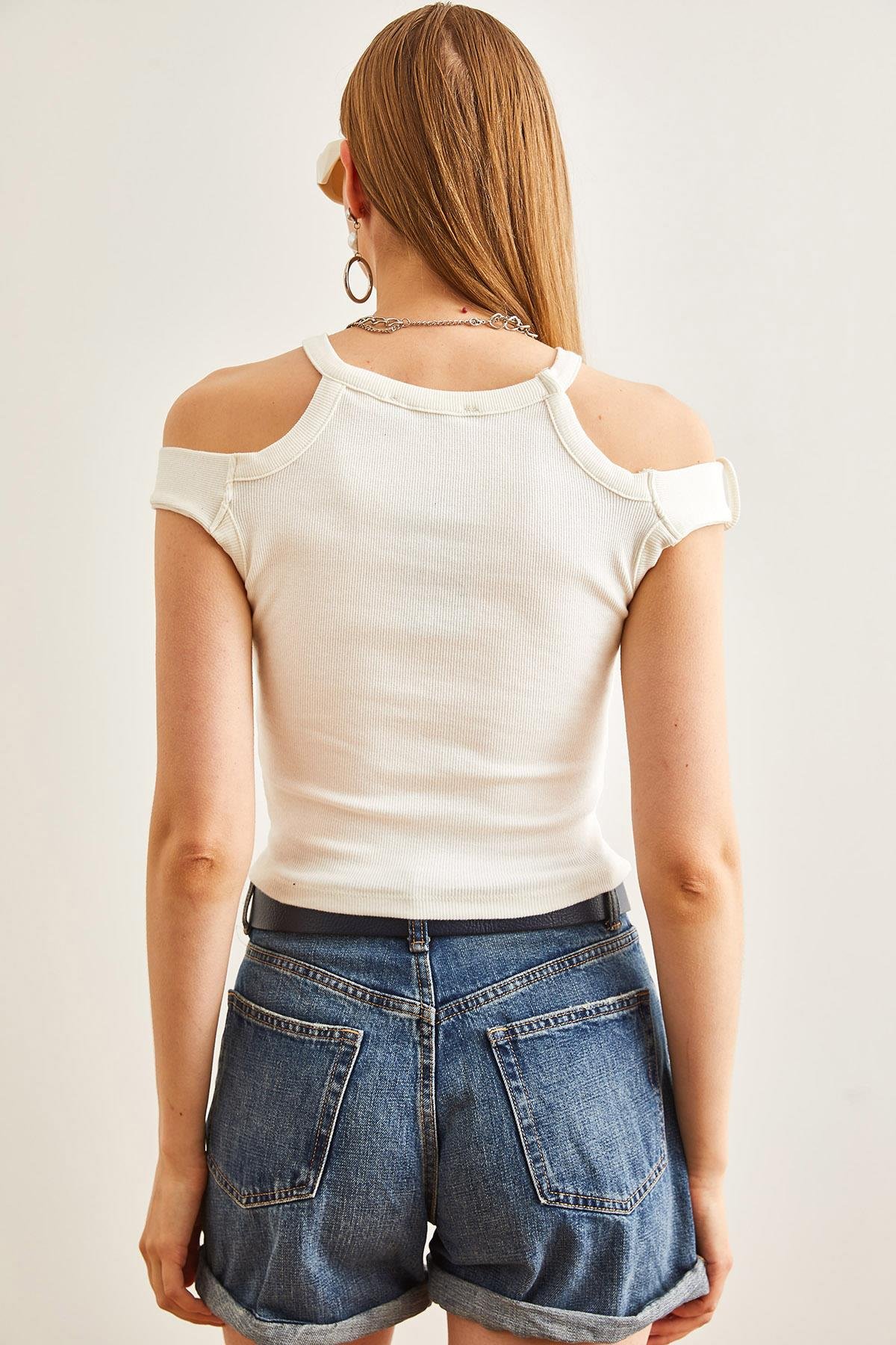Omuz Detaylı Halter Yaka Crop Esnek Pamuk Bluz Ekru