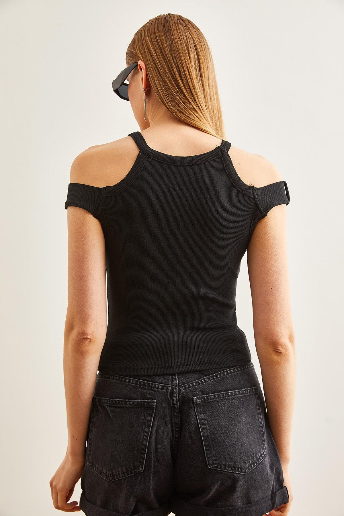 Omuz Detaylı Halter Yaka Crop Esnek Pamuk Bluz Siyah