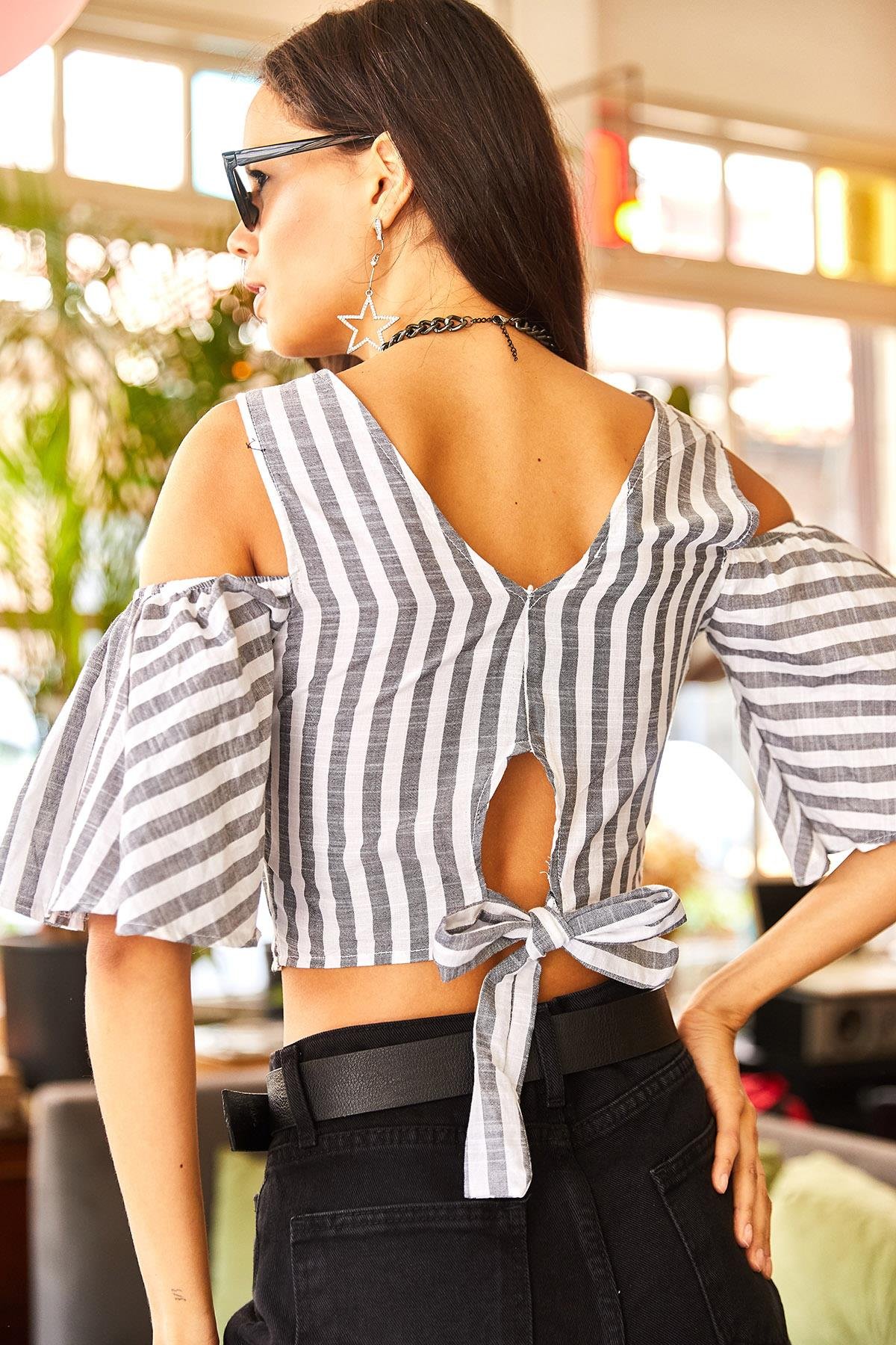 Omuz Detaylı Sırtı Bağlamalı Crop Dokuma Bluz Antrasit