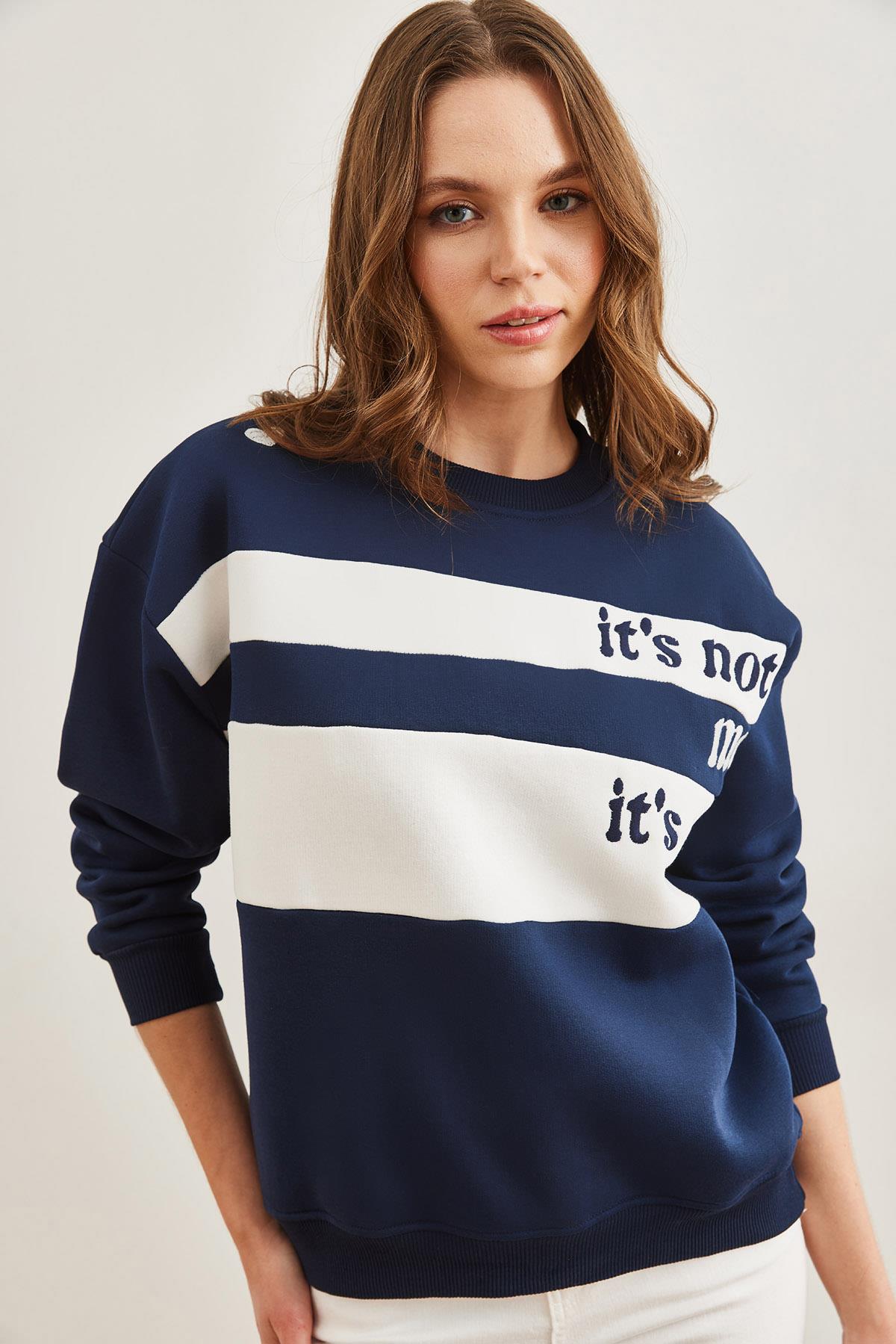 Omuz Kalp Nakışlı Şardonlu Sweatshirt Lacivert