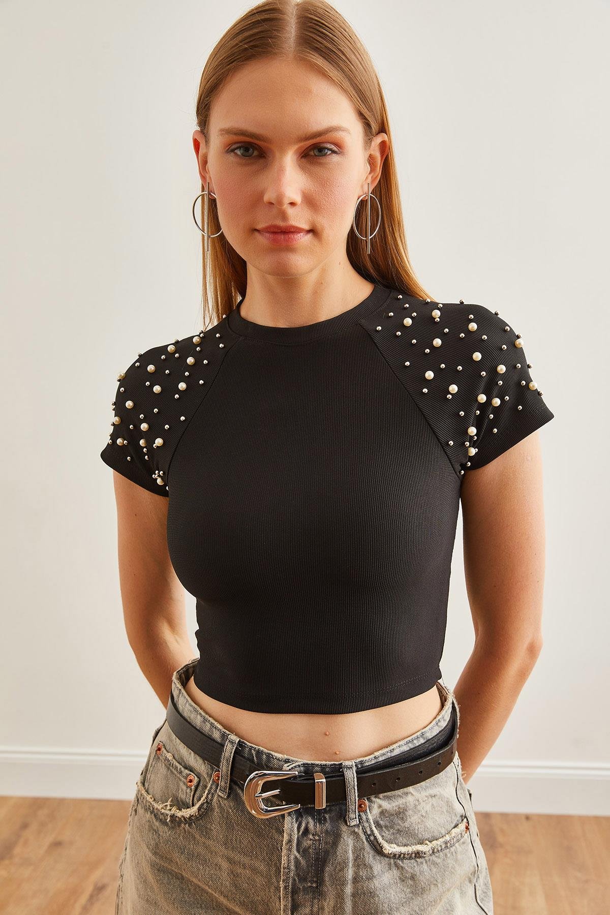 Omuzu İncili İnce Fittilli Crop Ottoman Bluz Siyah