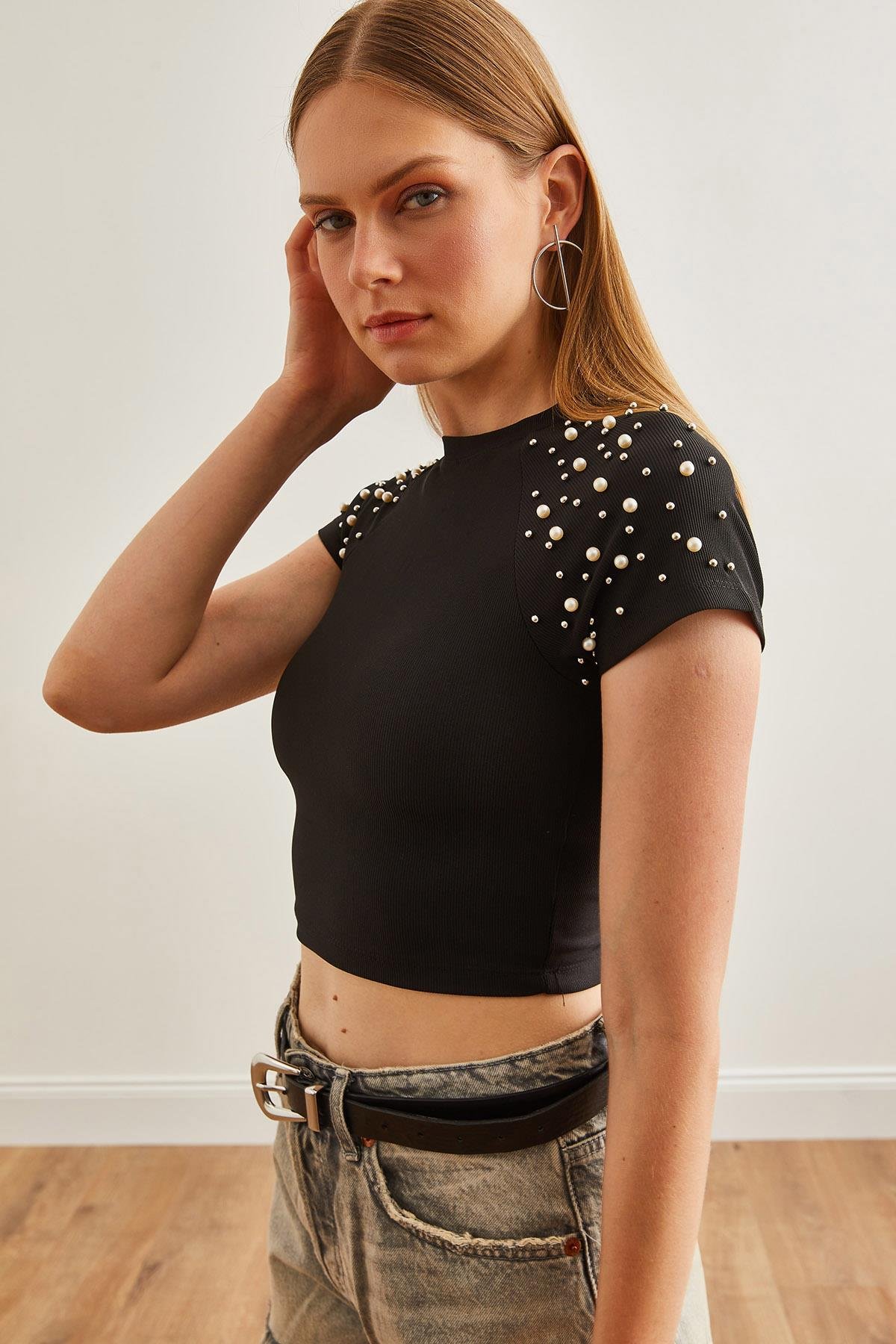 Omuzu İncili İnce Fittilli Crop Ottoman Bluz Siyah