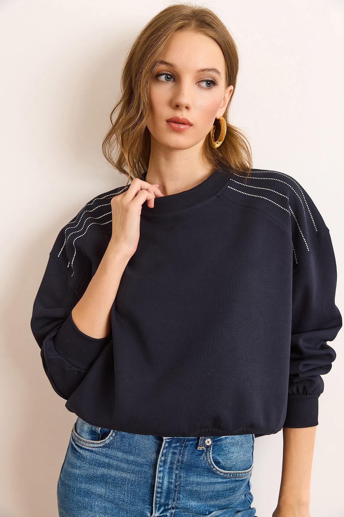 Omuzu Taş Detaylı Şardonsuz Kalın Sweatshirt Lacivert