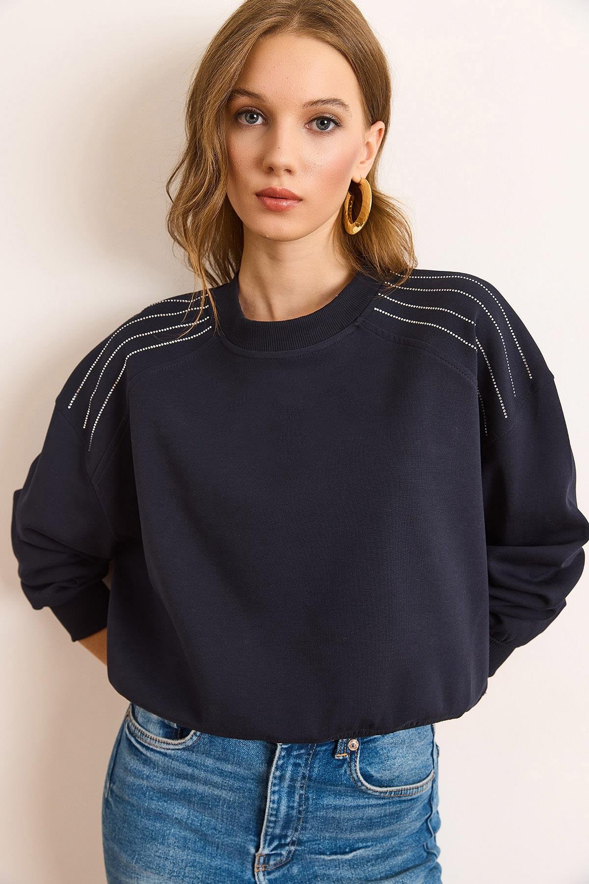 Omuzu Taş Detaylı Şardonsuz Kalın Sweatshirt Lacivert