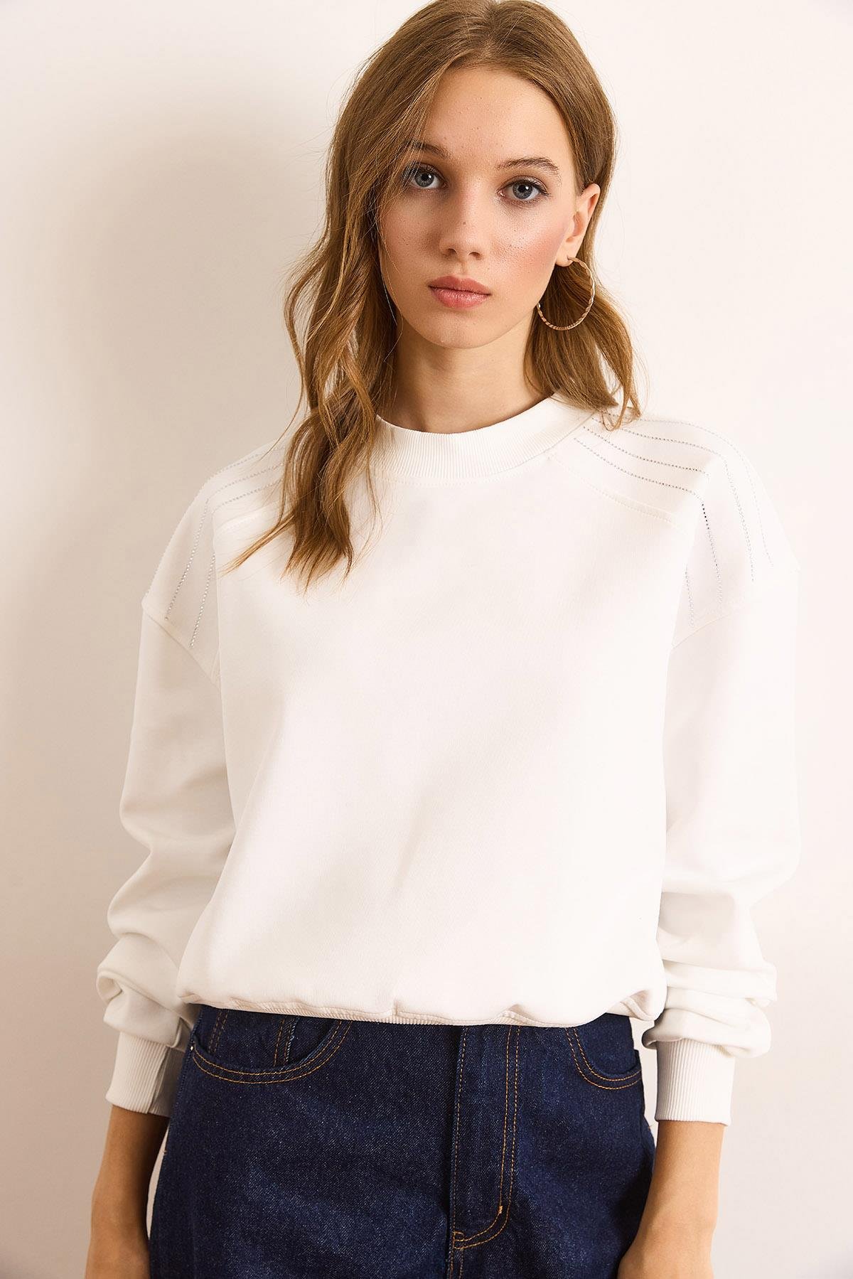 Omuzu Taş Detaylı Şardonsuz Kalın Sweatshirt Beyaz