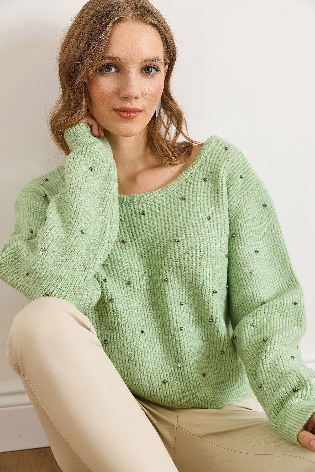 Ön Arka Havuz Yaka İnci Taş Detaylı Triko Kazak Çağla Yeşili