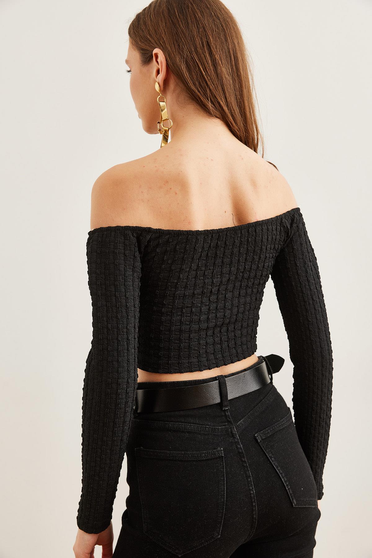 Önü Bizgülü Dokulu Crop Bluz Siyah