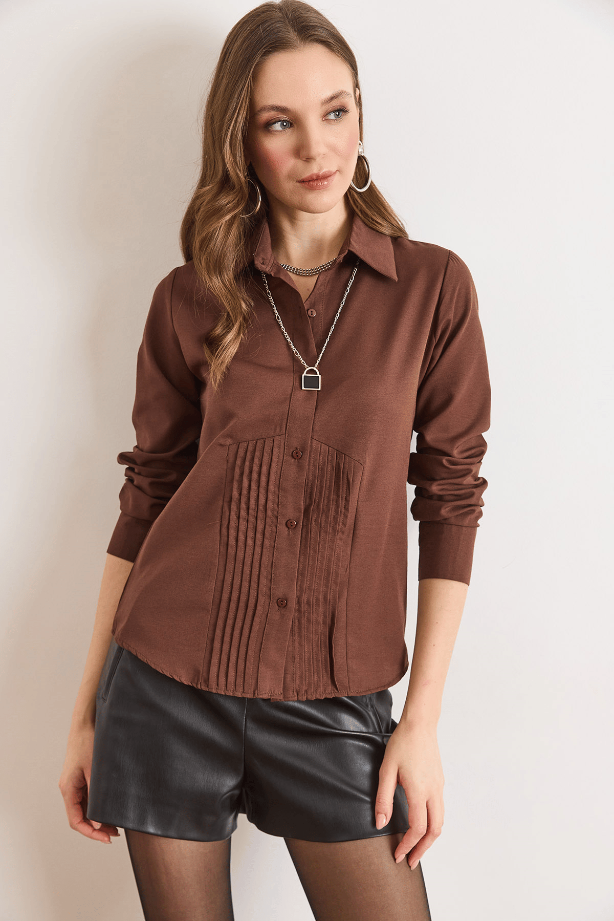 Önü Pensli Slim Fit Dokuma Gömlek Kahverengi