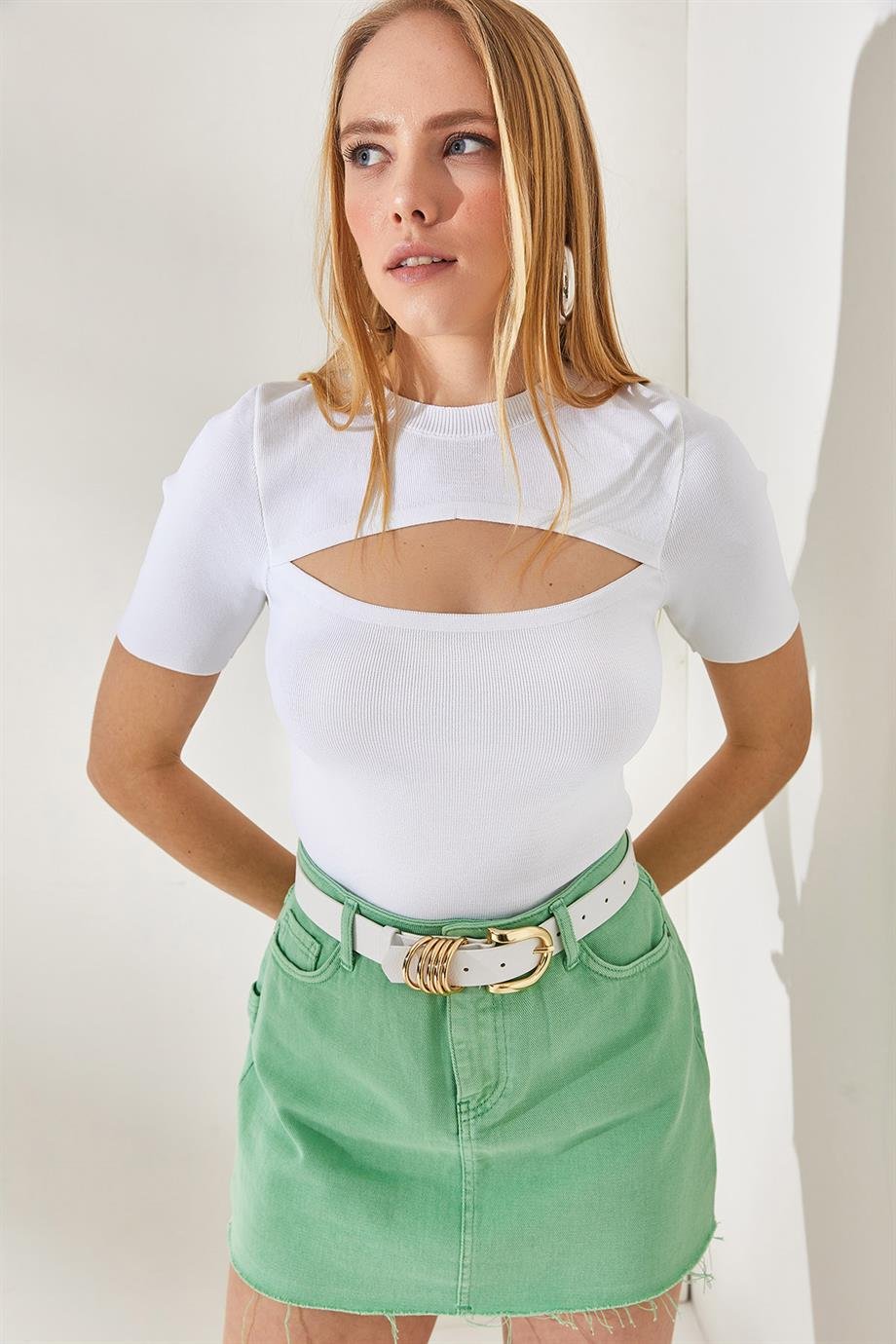 Öpücük Detaylı Crop Triko Bluz Beyaz