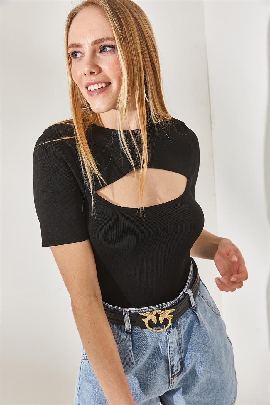 Öpücük Detaylı Crop Triko Bluz Siyah