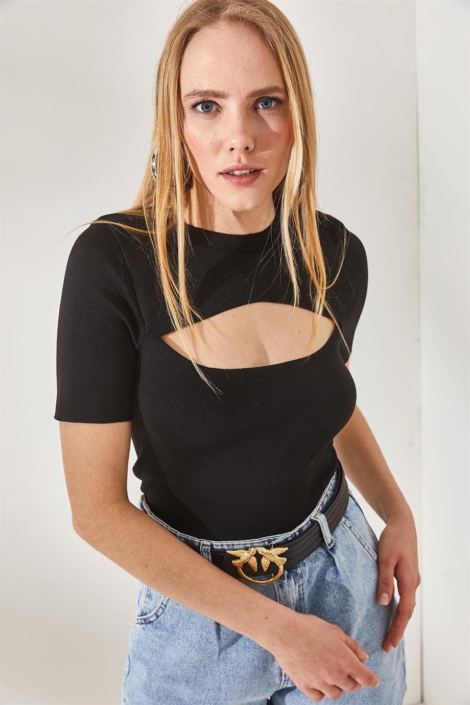 Öpücük Detaylı Crop Triko Bluz Siyah