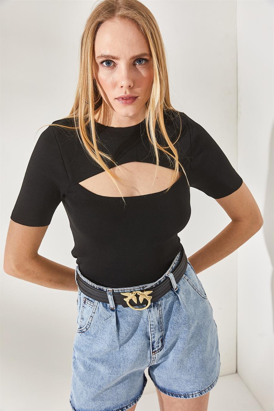 Öpücük Detaylı Crop Triko Bluz Siyah