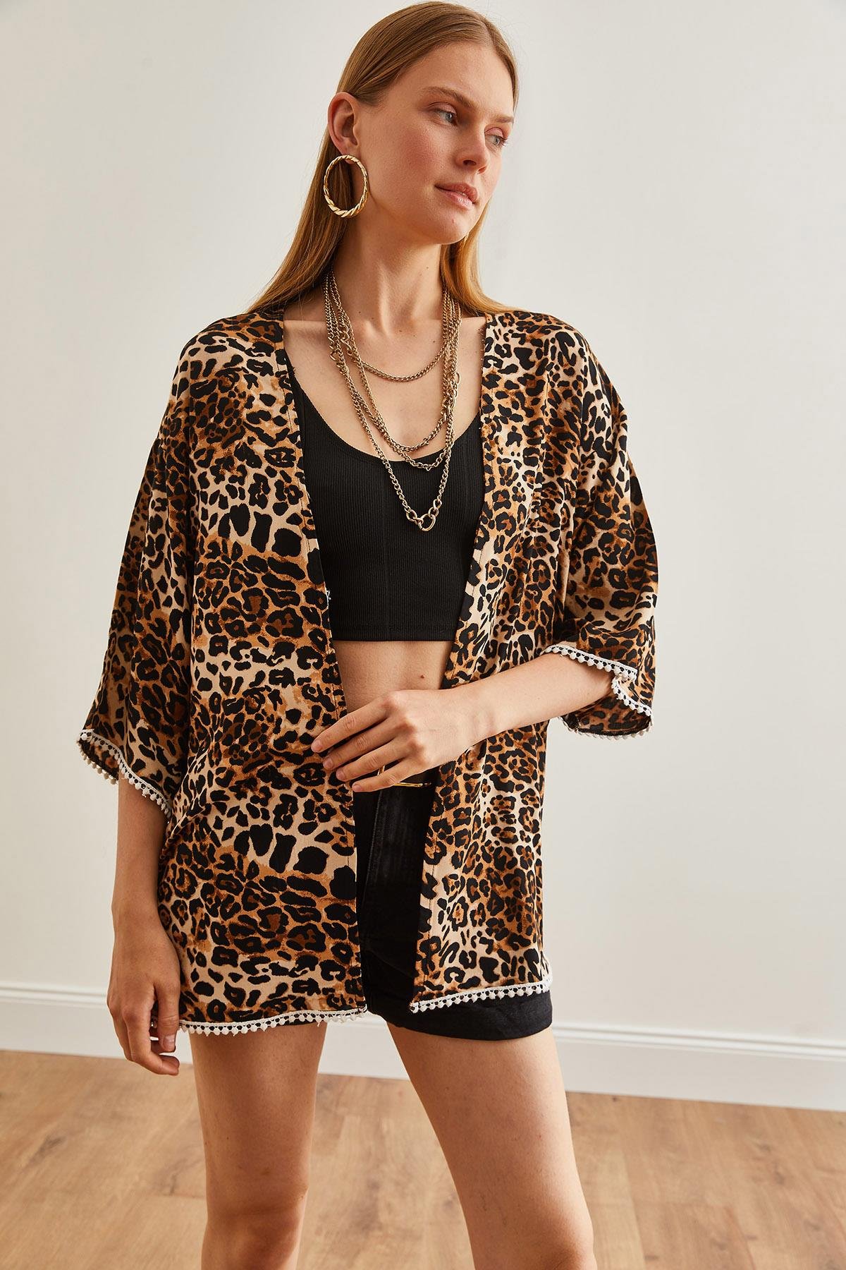 Palmiye Güpür Detaylı Viskon Kimono Leopar Siyah