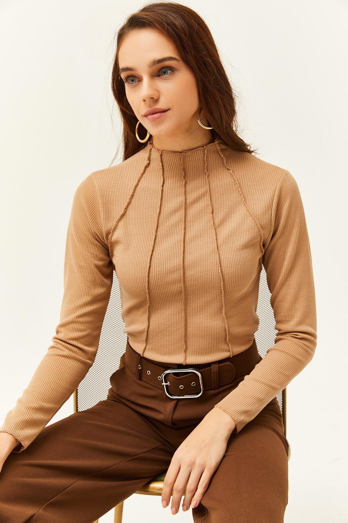 Parçalı Dik  Yaka Likralı Crop Bluz Camel