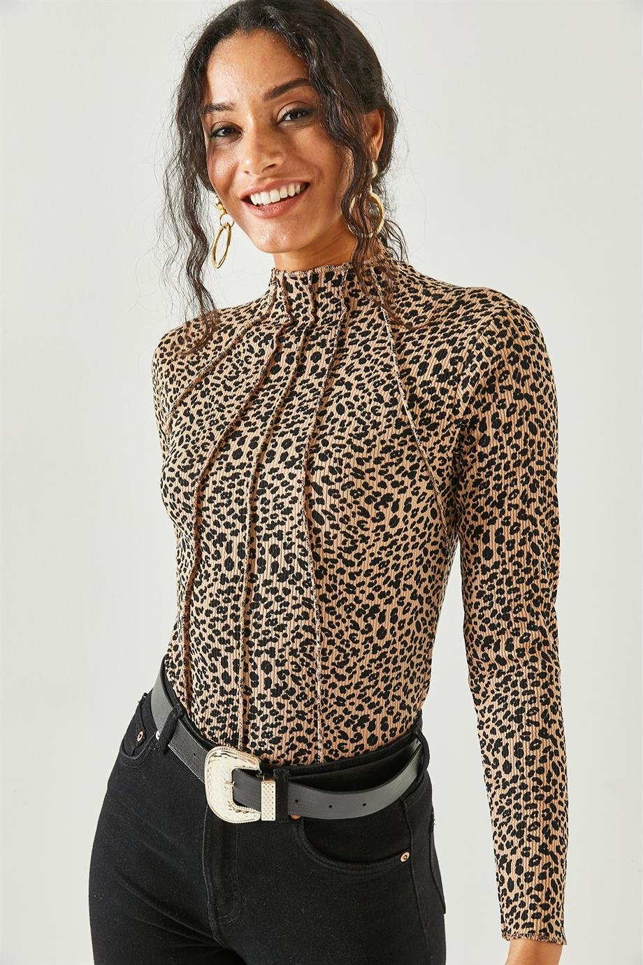 Parçalı Dik  Yaka Likralı Crop Bluz Leopar Siyah
