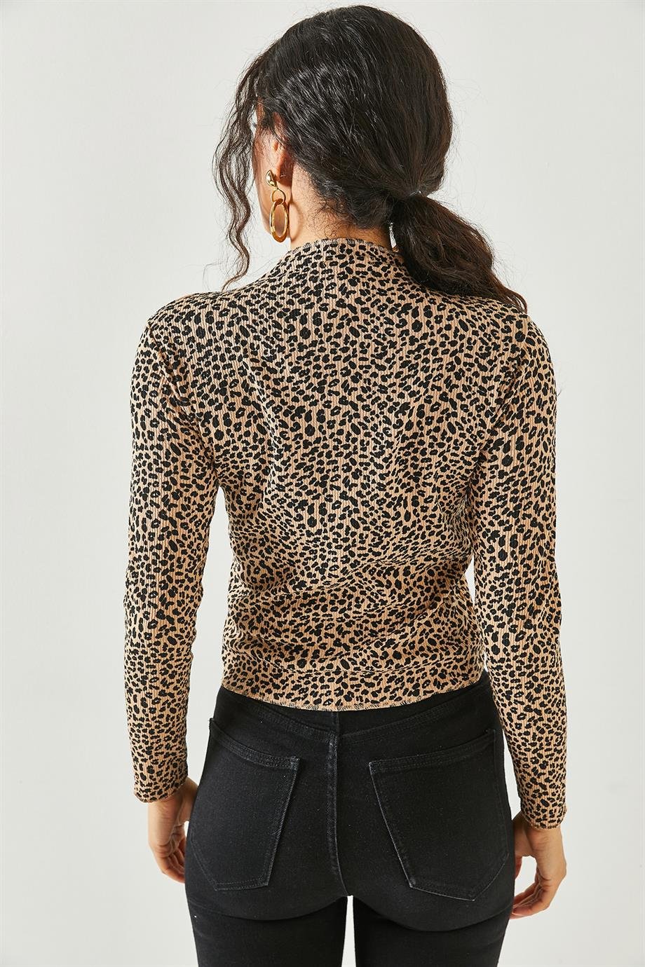 Parçalı Dik  Yaka Likralı Crop Bluz Leopar Siyah