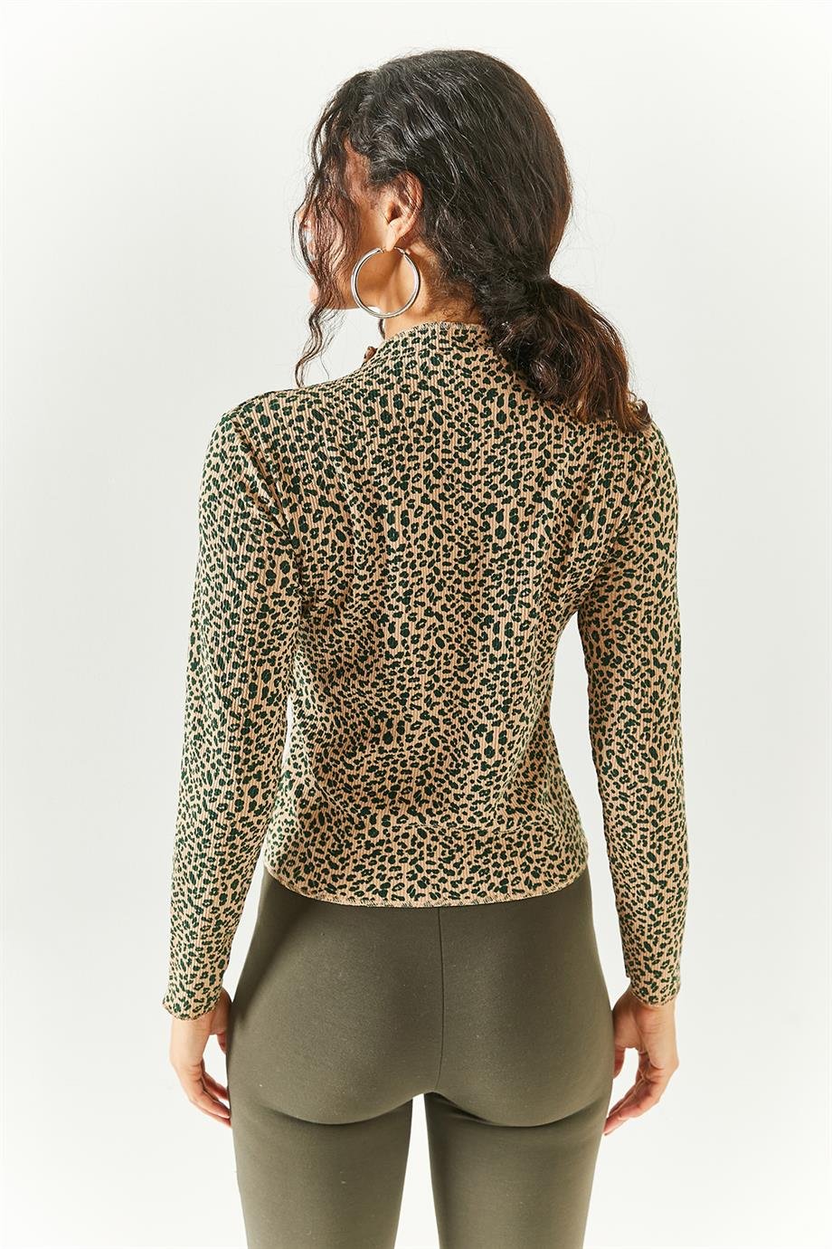 Parçalı Dik  Yaka Likralı Crop Bluz Leopar Yeşil