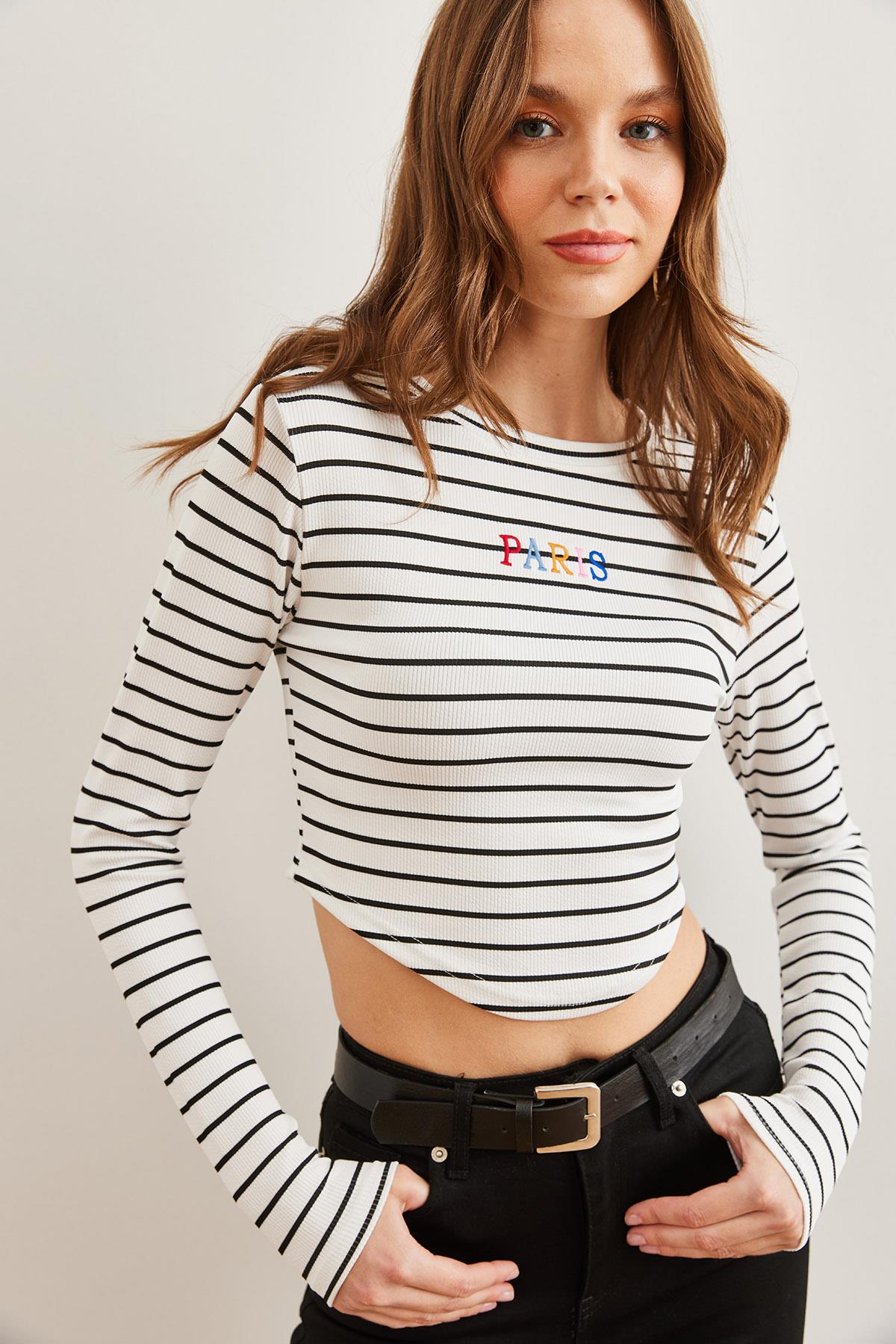 Paris Nakışlı Altı Üçgen Likralı Crop Bluz Beyaz
