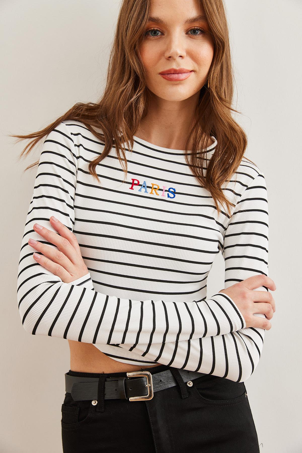 Paris Nakışlı Altı Üçgen Likralı Crop Bluz Beyaz