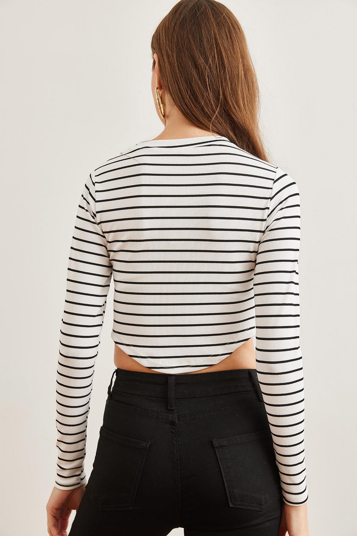 Paris Nakışlı Altı Üçgen Likralı Crop Bluz Beyaz