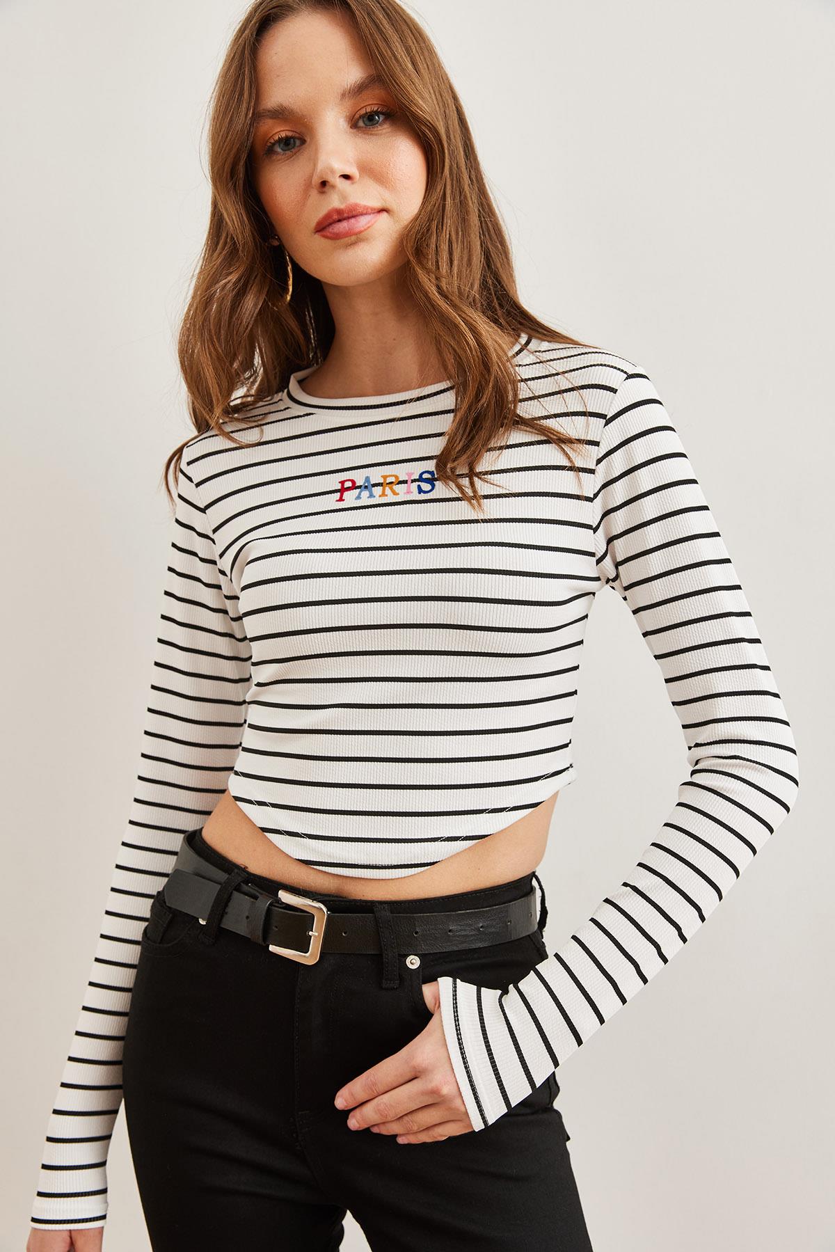 Paris Nakışlı Altı Üçgen Likralı Crop Bluz Beyaz